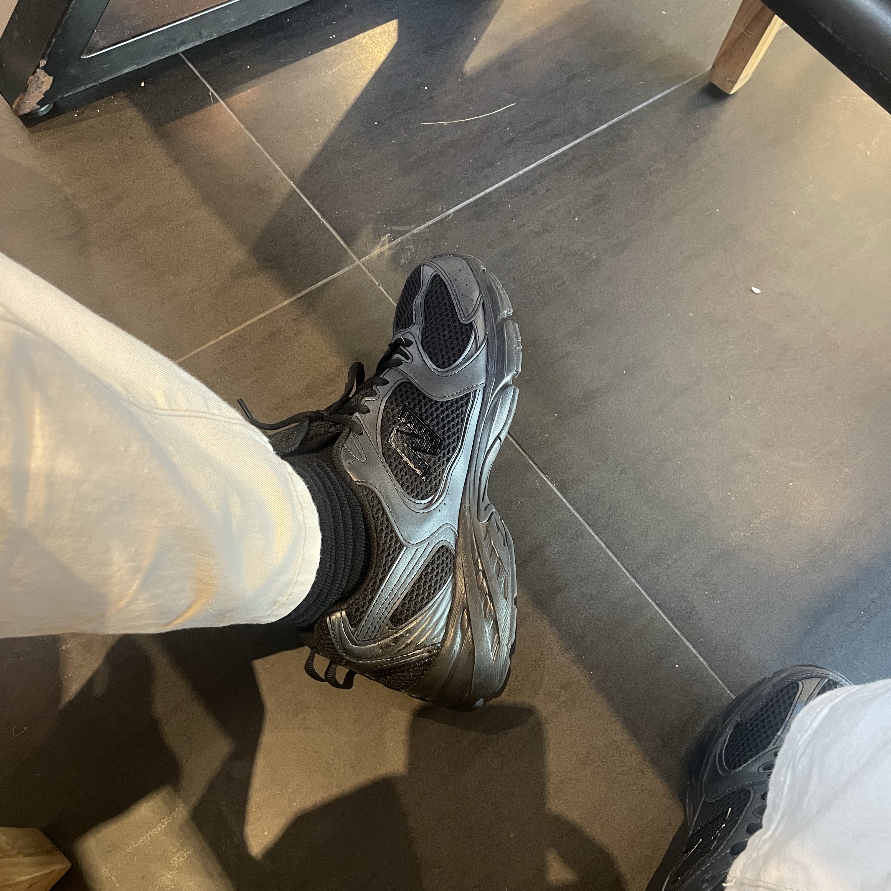 New Balance 530 Black 착용 스타일