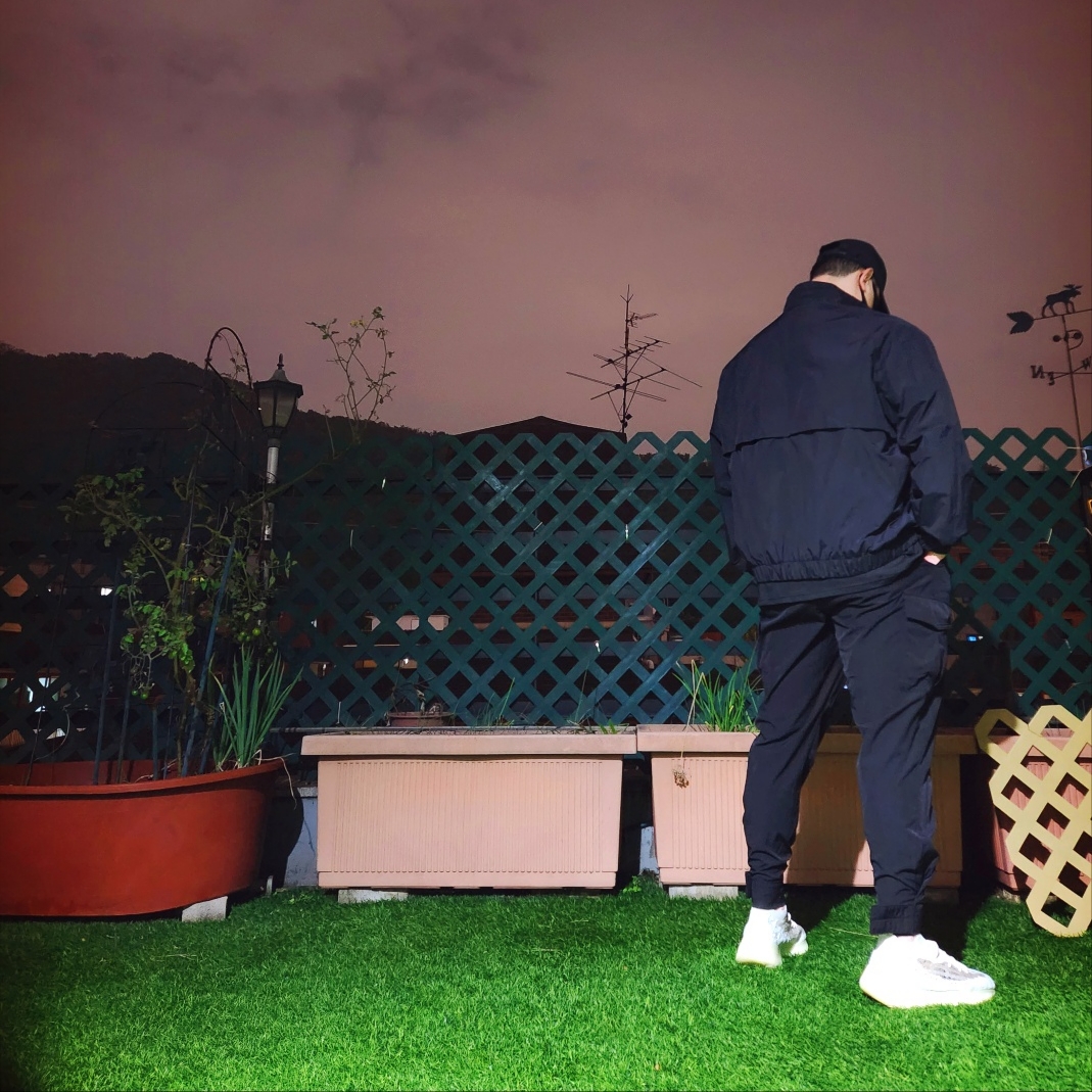 Yeezy Gap Engineered By Balenciaga Foldable Cap Black, Adidas Yeezy Boost 380 Calcite Glow 착용 스타일 - 3