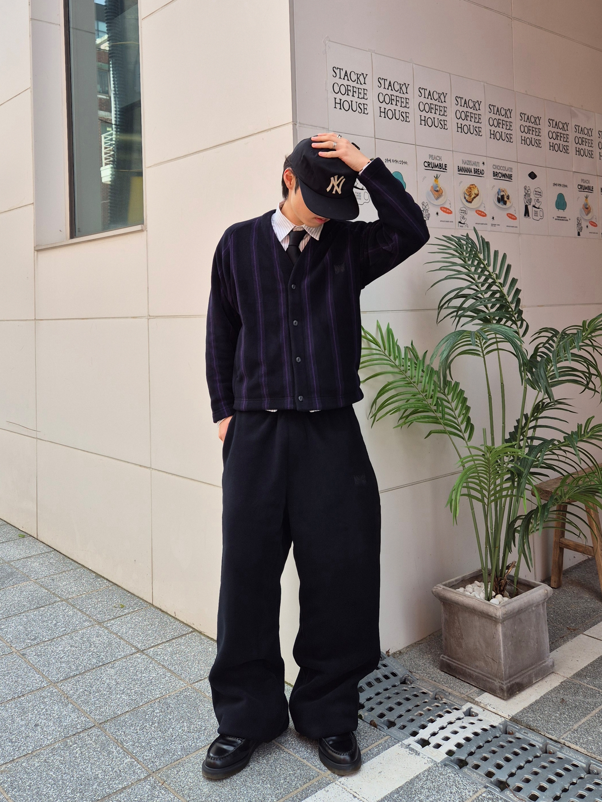 Uniqlo x Needles Fleece Oversized Cardigan Black - KR, Uniqlo x Needles Fleece Wide Pants Black - KR 착용 스타일 - 8