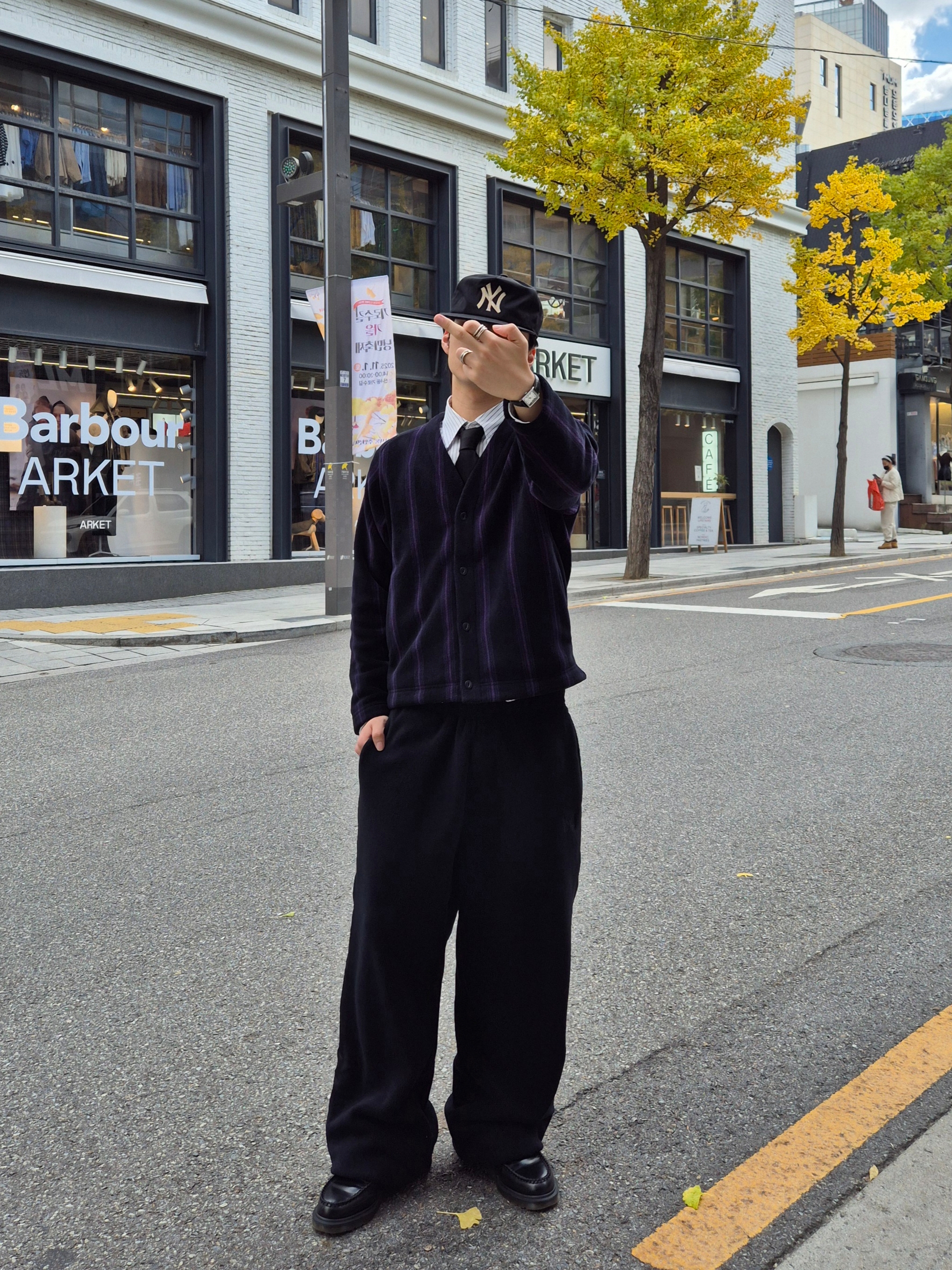Uniqlo x Needles Fleece Oversized Cardigan Black - KR, Uniqlo x Needles Fleece Wide Pants Black - KR 착용 스타일 - 3