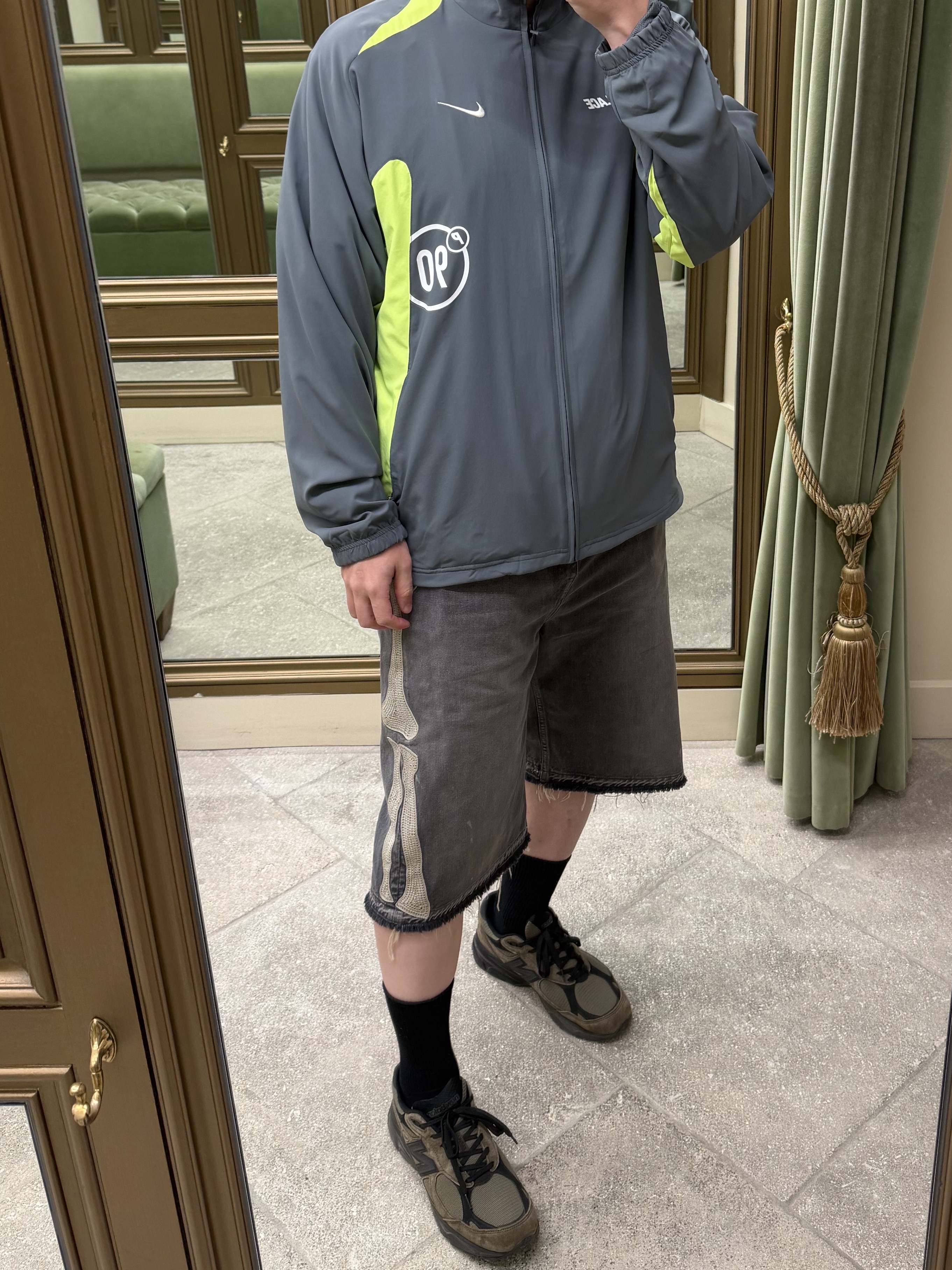 Palace x Nike Tri Swoosh Hood Black - 25FW, Palace x Nike Total P90 Track Jacket Grey - 25FW 착용 스타일 - 2