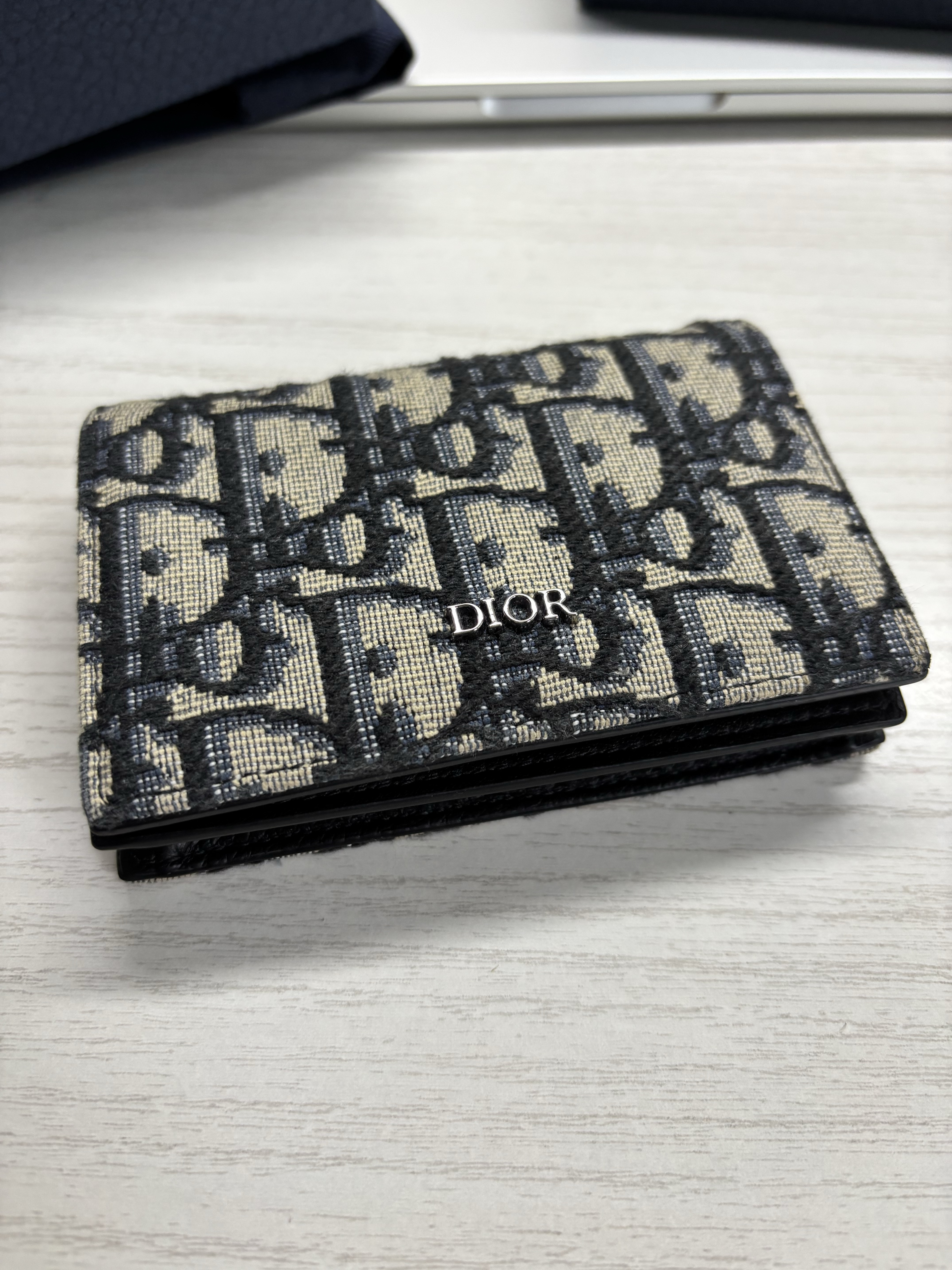 Dior Business Card Holder Beige & Black Dior Oblique Jacquard 착용 스타일