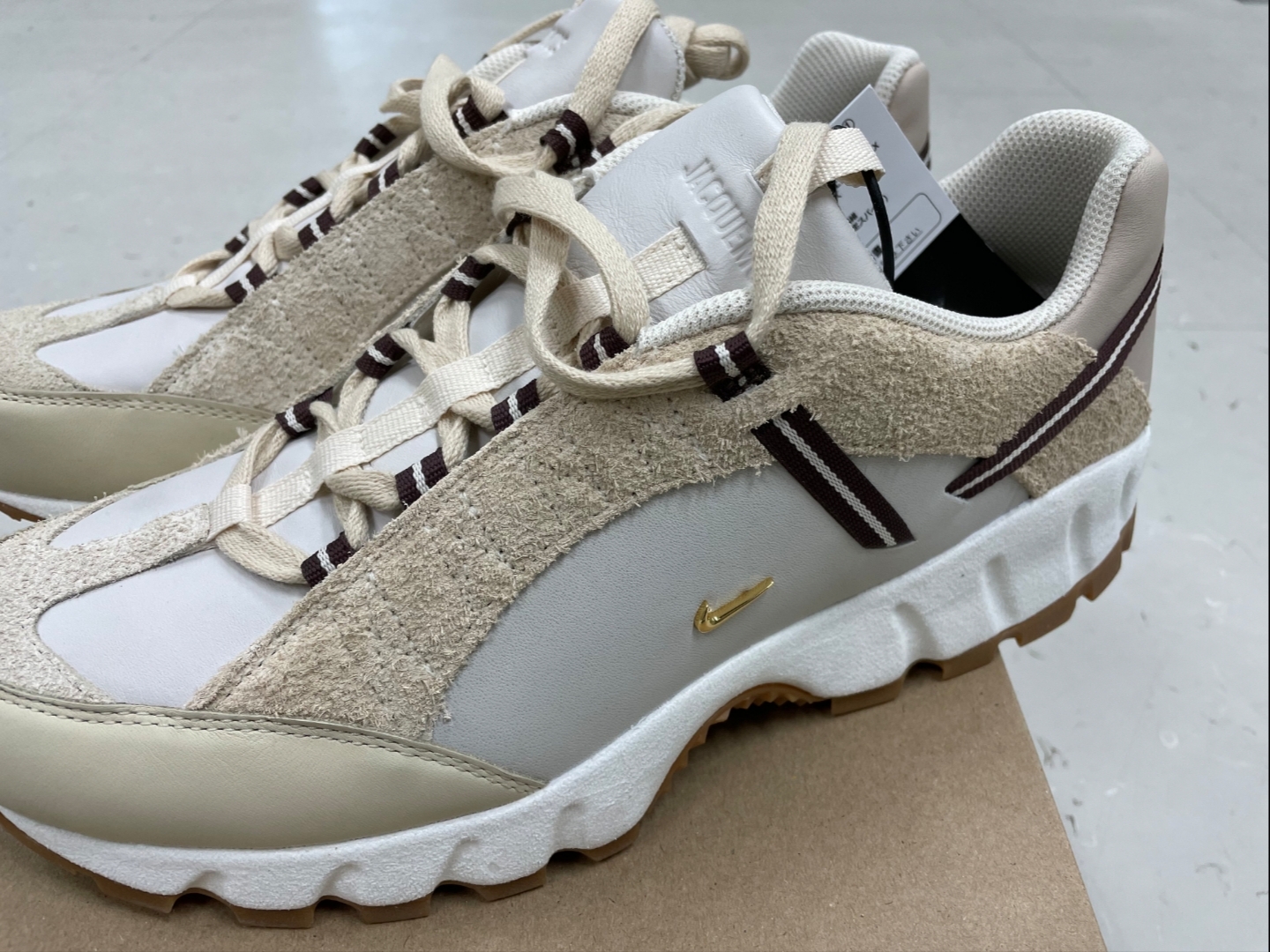 Nike x Jacquemus Air Humara LX Light Bone and Gold 착용 스타일
