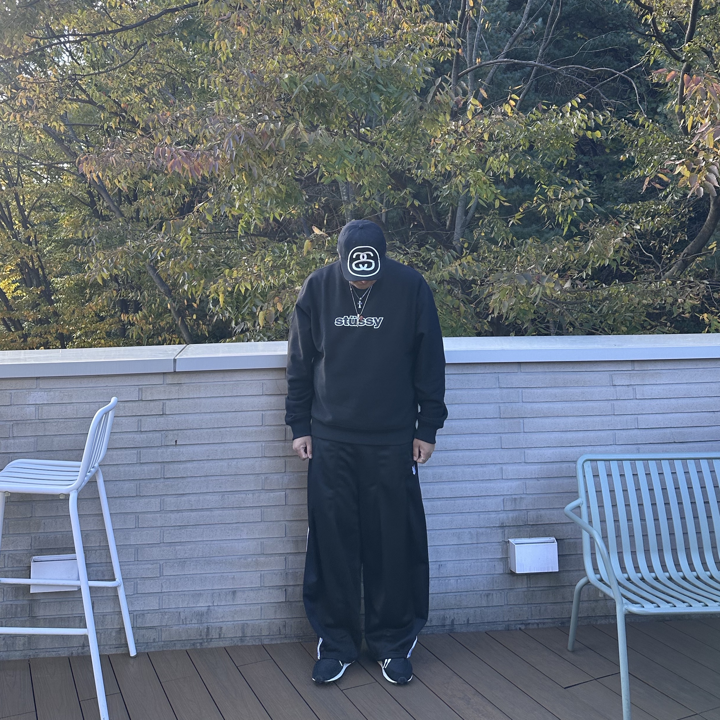 Stussy Big Link Low Pro Strapback Cap Black, Needles H.D. Track Pants Poly Smooth Black White 착용 스타일 - 3
