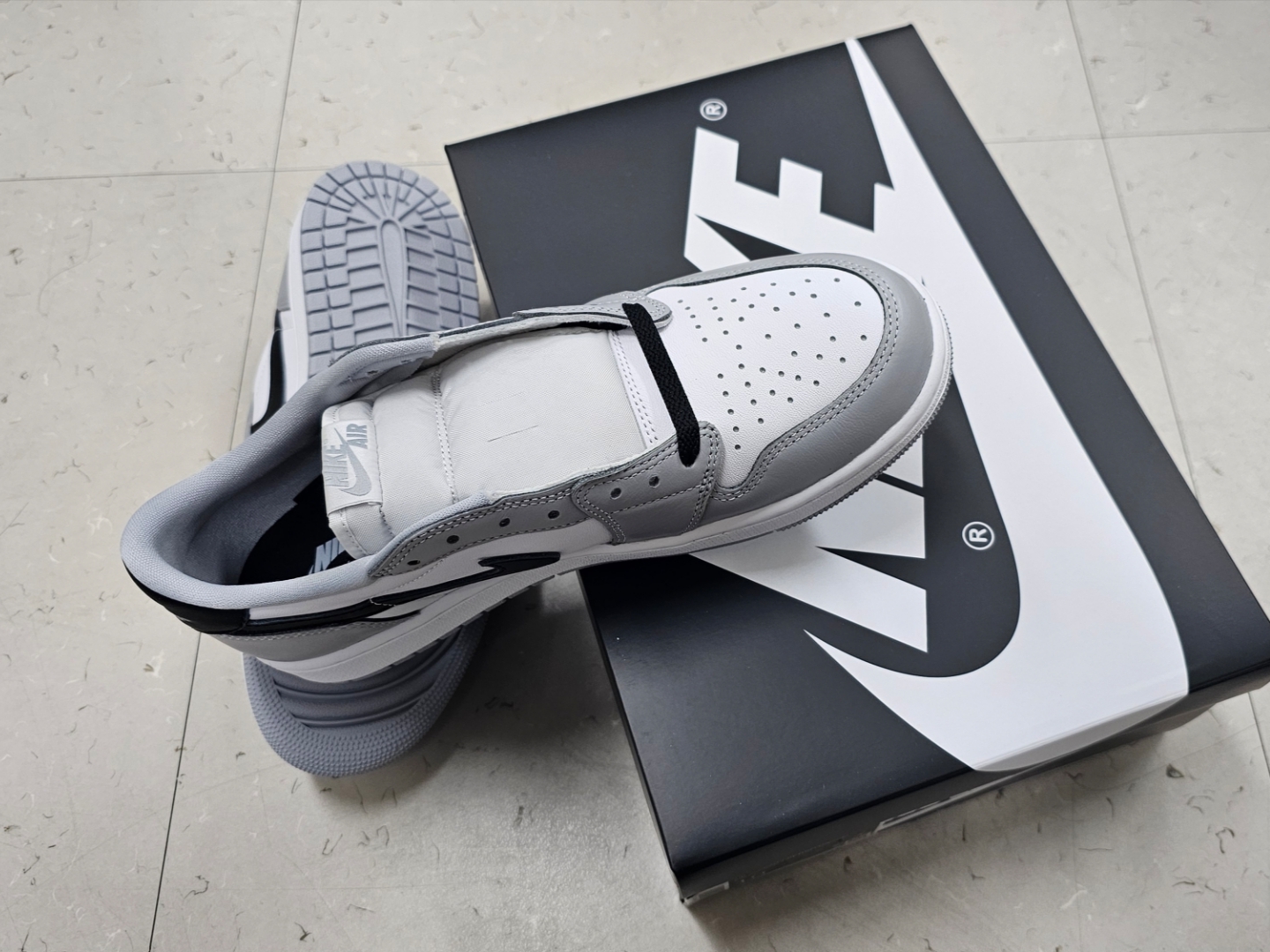 Jordan 1 Retro Low OG Wolf Grey and White 착용 스타일