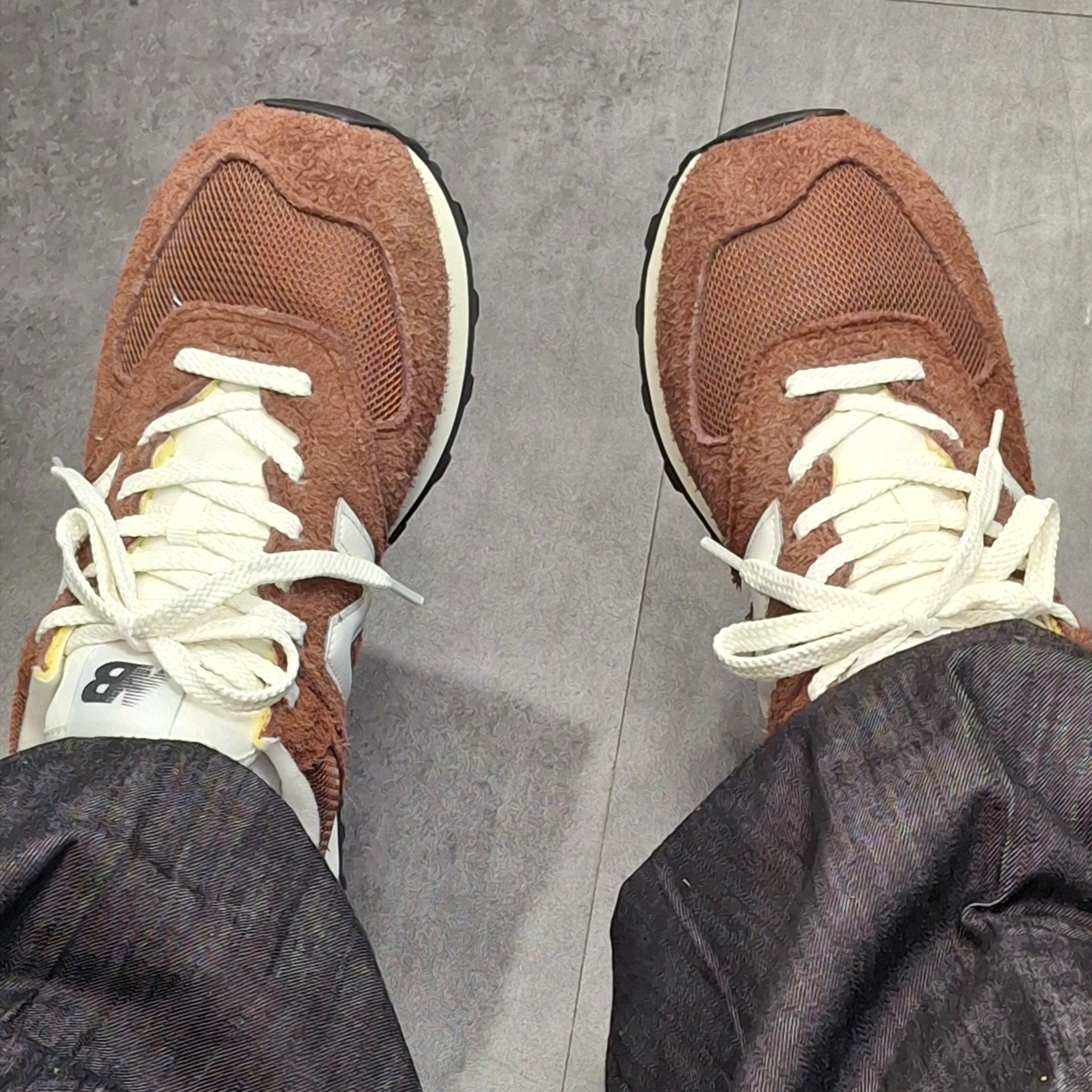 New Balance 574 Rich Oak - D Standard 착용 스타일
