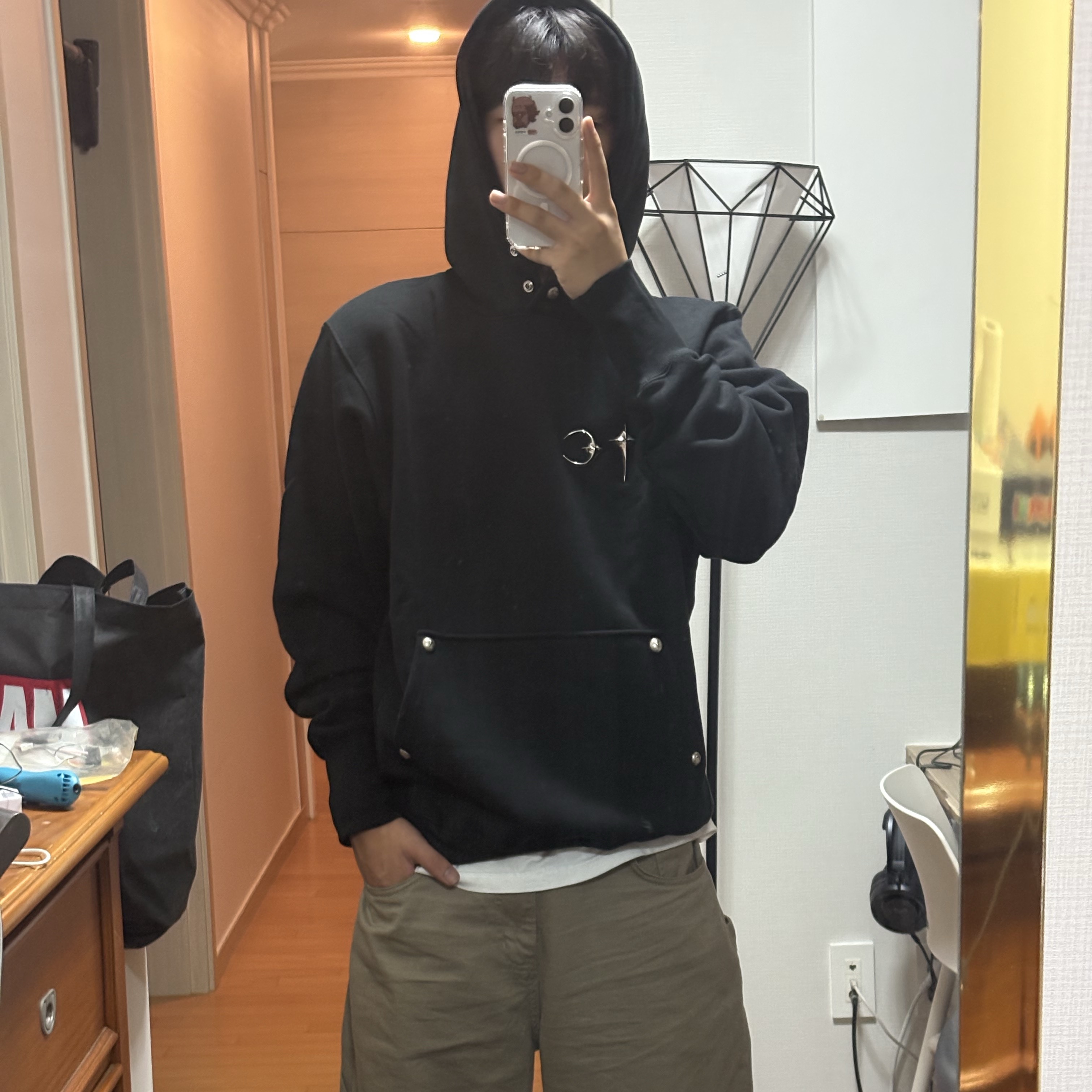 Thug Club Armor Hoodie Black 착용 스타일