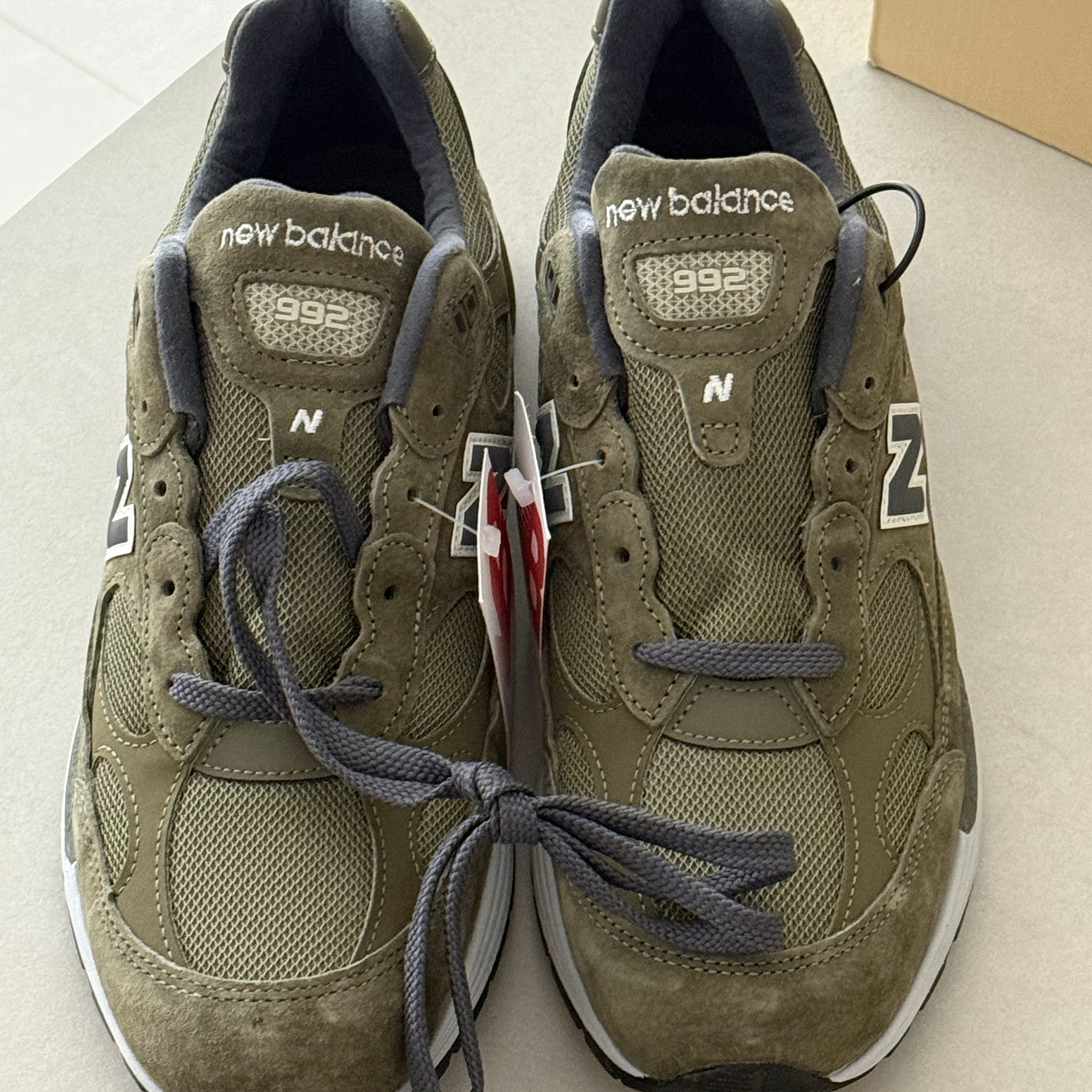 New Balance 992 Made in USA Dark Camo Covert Green - D Standard 착용 스타일 - 6