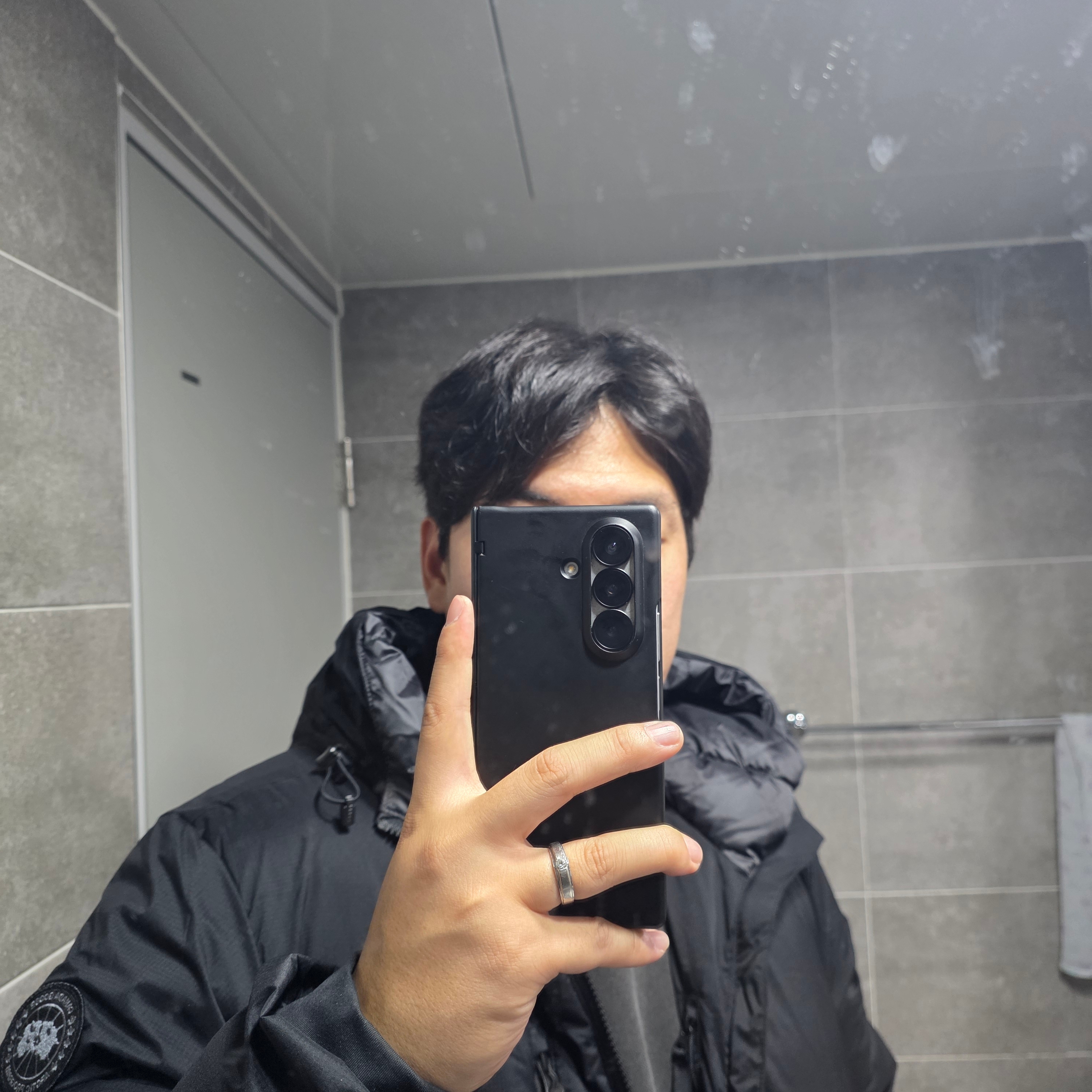 Canada Goose Lodge Hoody Black Label Black 착용 스타일