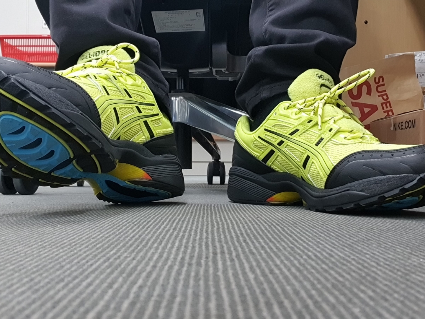 Asics x IAB Studio Gel-1090 Lime 착용 스타일