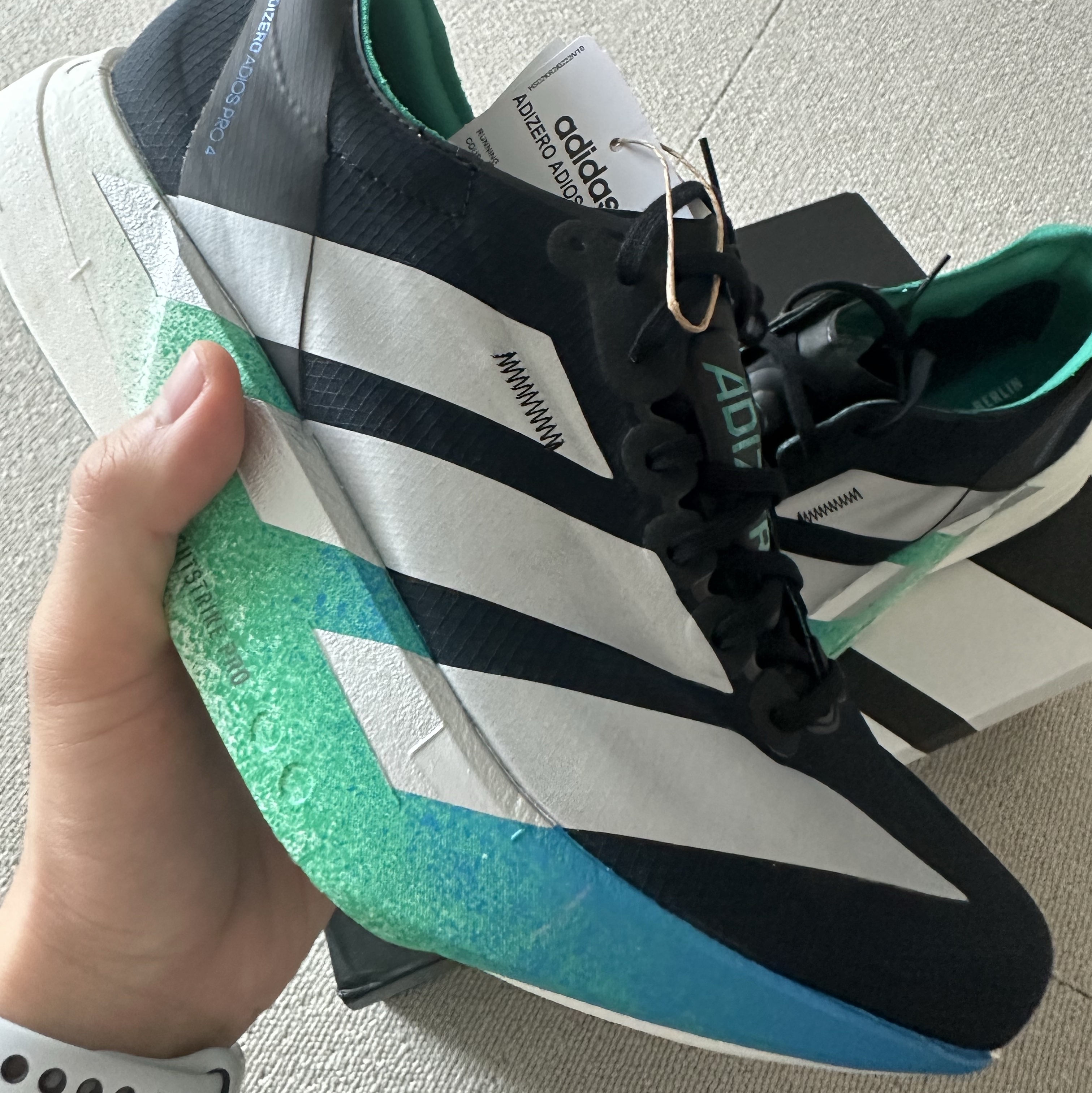 Adidas Adizero Adios Pro 4 Core Black Glory Green 착용 스타일