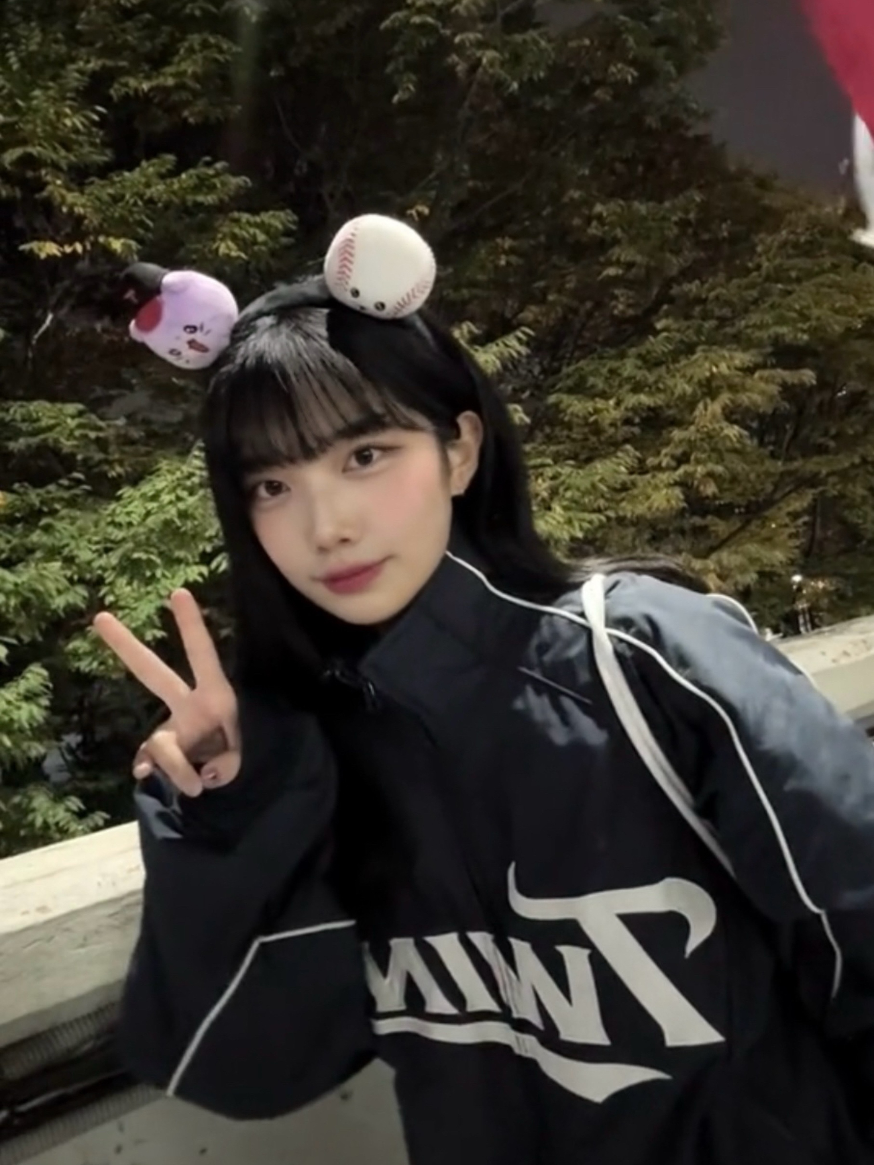BDNS x LG TWINS Dugout Jacket Navy 착용 스타일 - 1