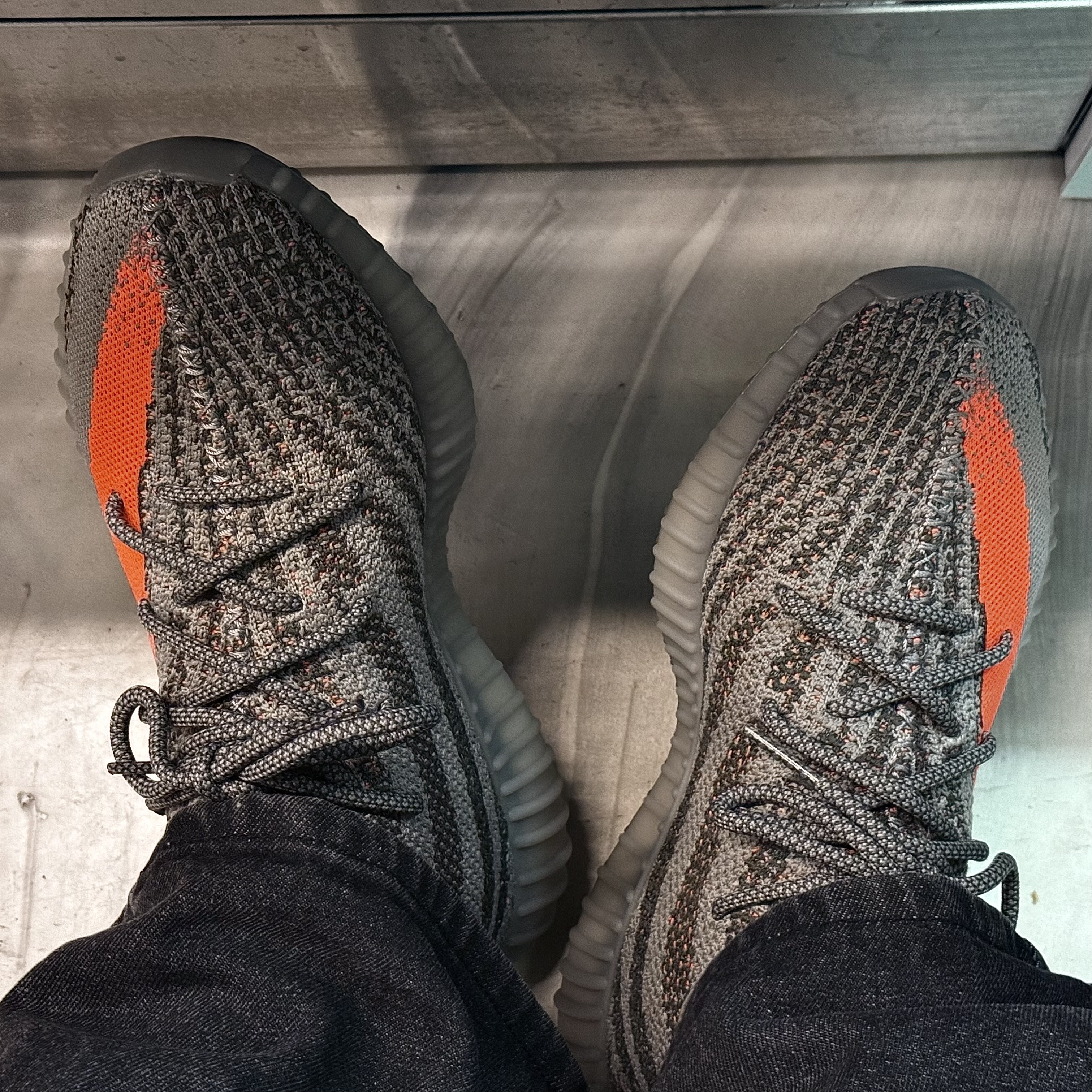 Adidas Yeezy Boost 350 V2 Beluga - Reflective 착용 스타일