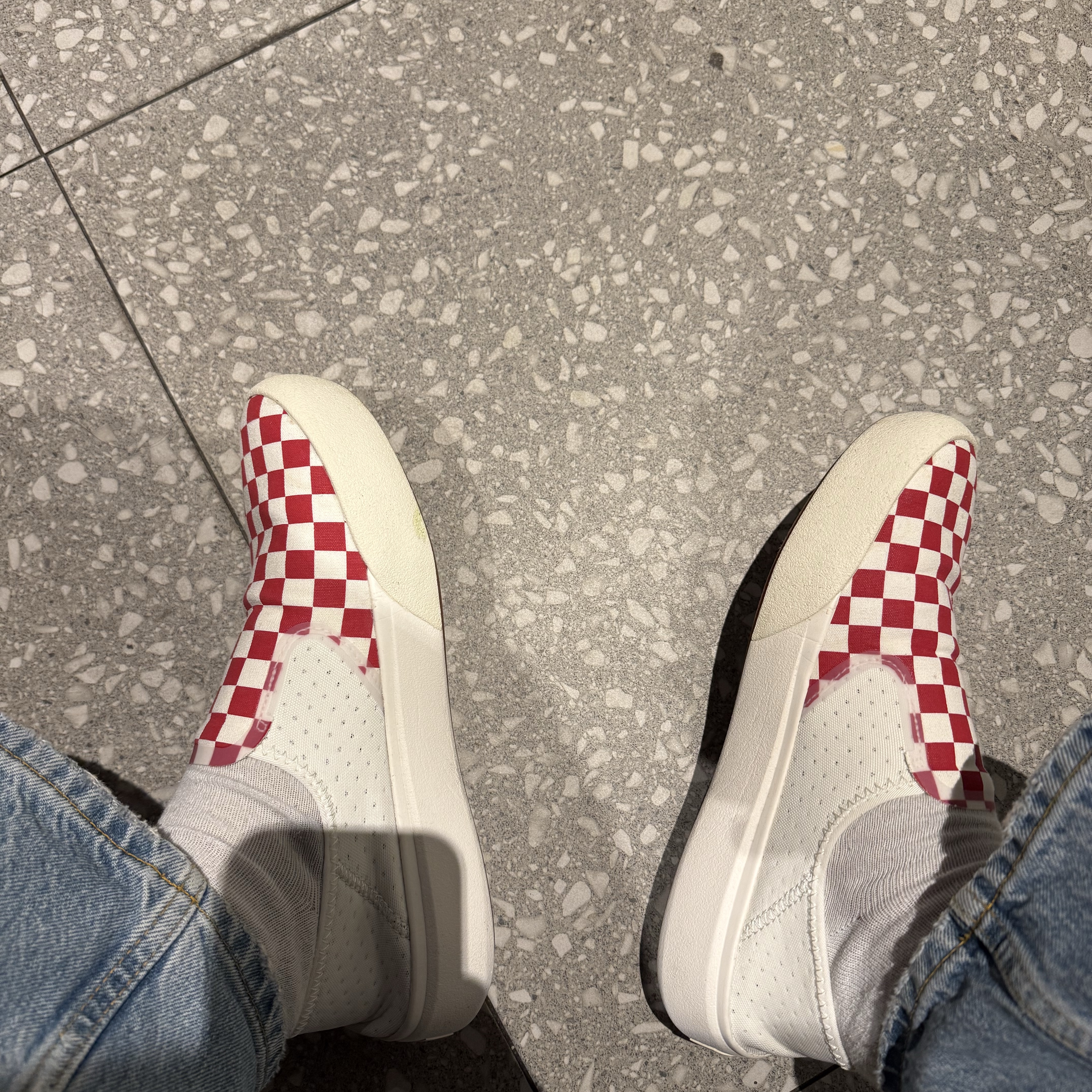 Vans ComfyCush One Checkerboard Racing Red Marshmallow 착용 스타일 - 2