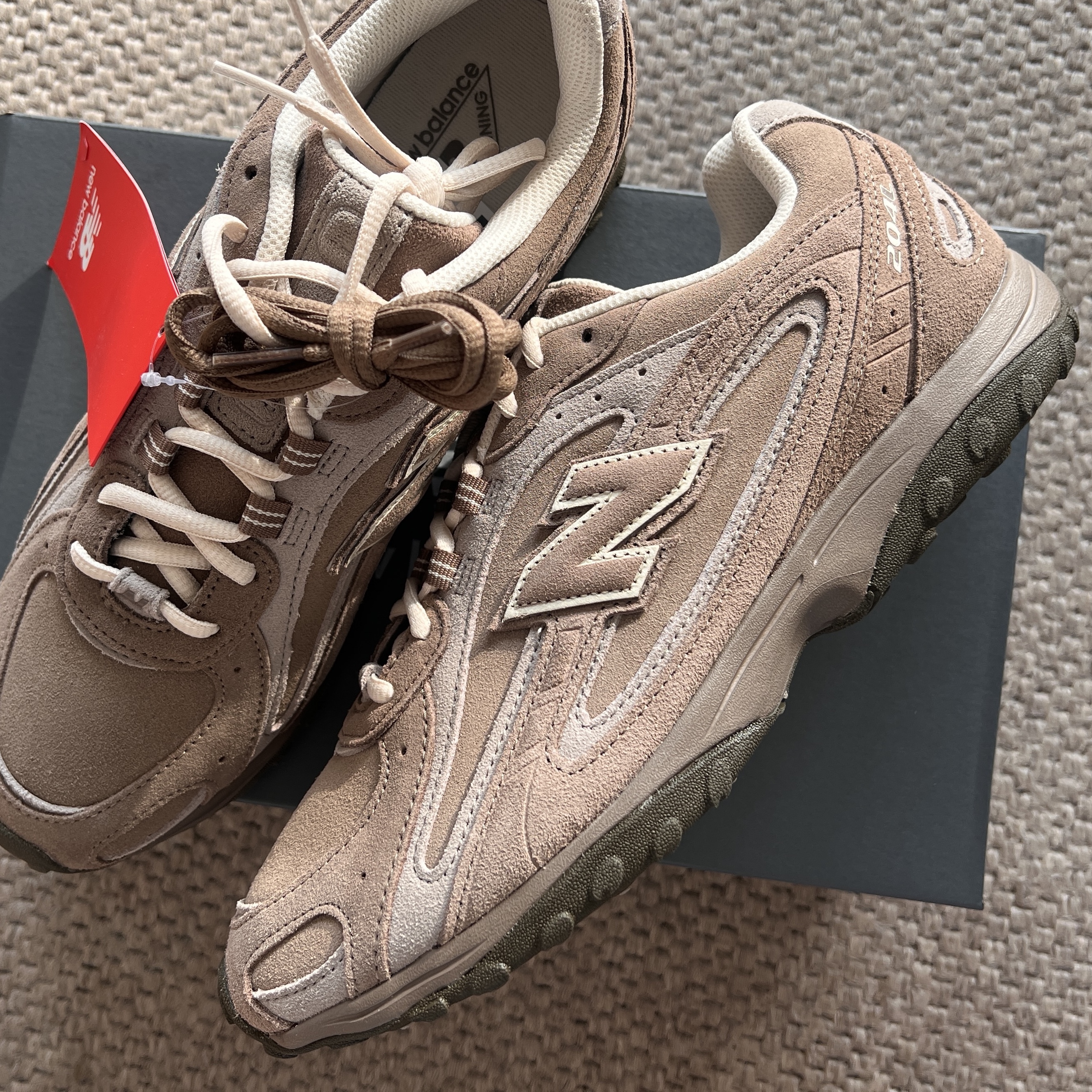 New Balance 204L Suede Mushroom Arid Stone 착용 스타일