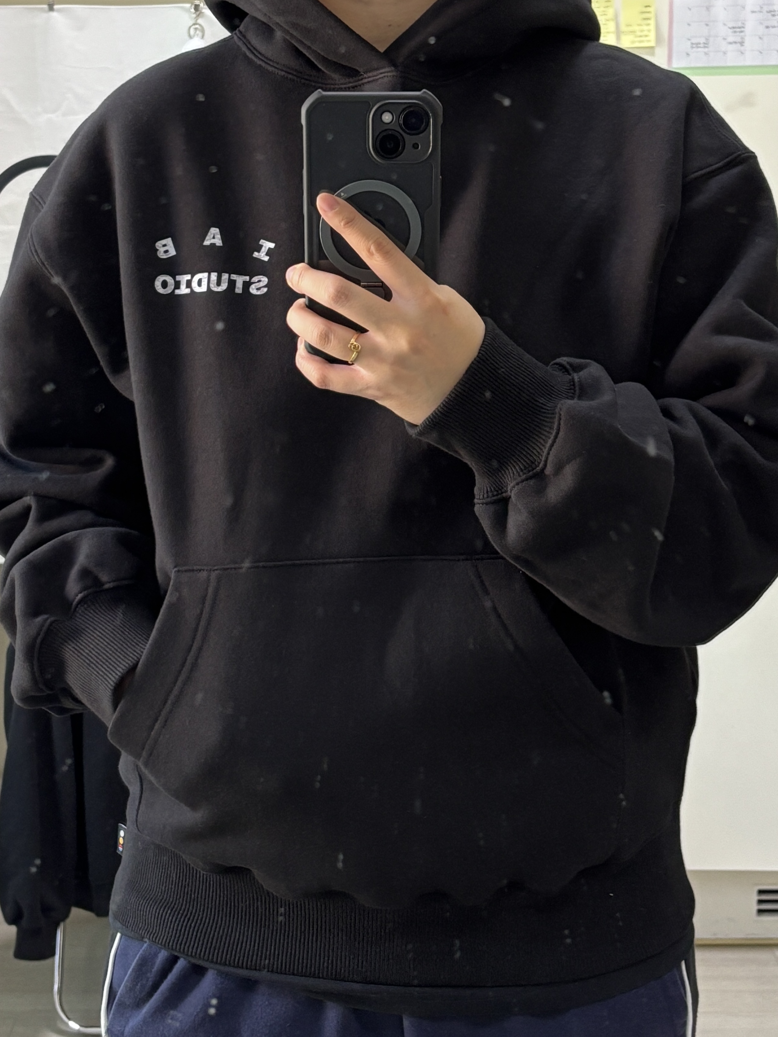 IAB Studio IAB Camo Logo Hoodie Black 착용 스타일 - 1