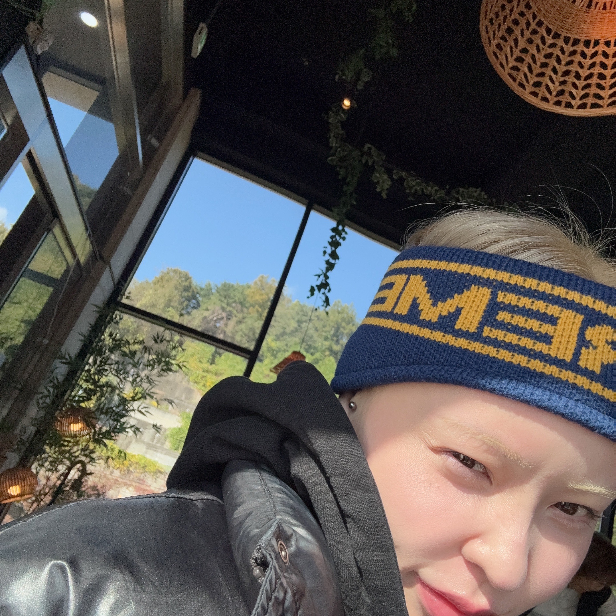 Supreme Contrast Logo Headband Navy - 25FW 착용 스타일