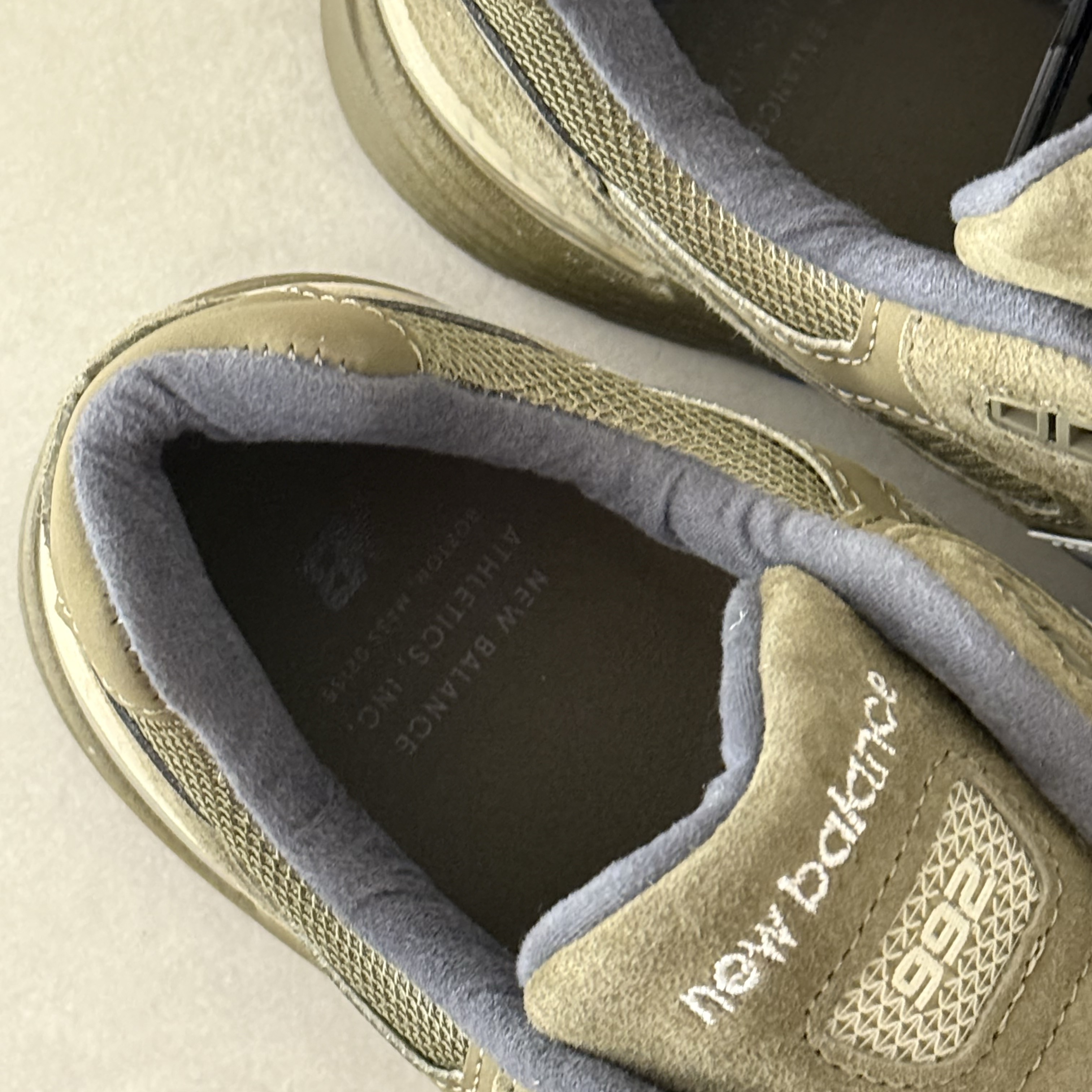 New Balance 992 Made in USA Dark Camo Covert Green - D Standard 착용 스타일 - 7