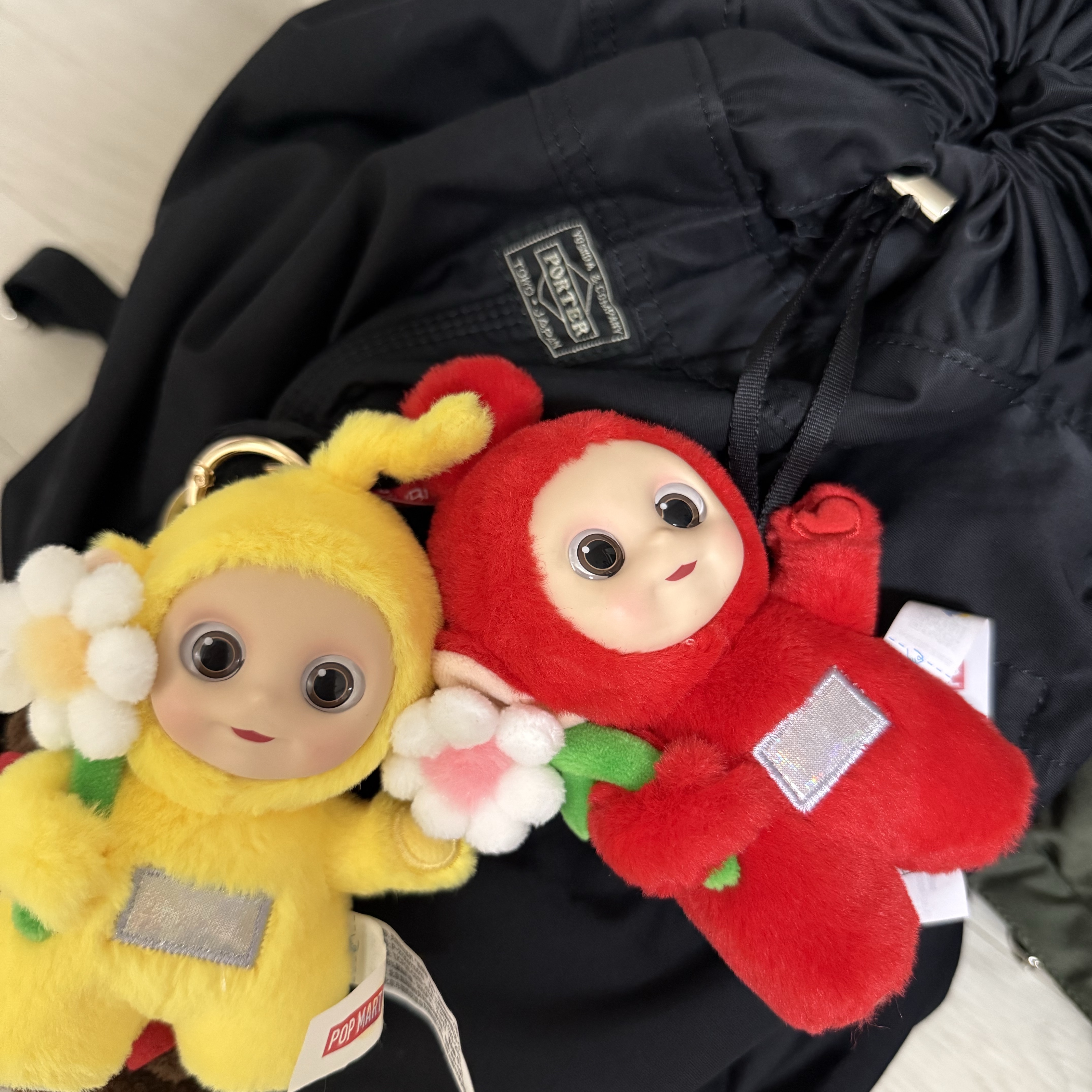 Pop Mart Teletubbies Say Hello Series Figures Sealed Case Laa Laa's Energetic Flower (Opened Case), Pop Mart Teletubbies Say Hello Series Figures Sealed Case Po's Happy Flower (Opened Case) 착용 스타일