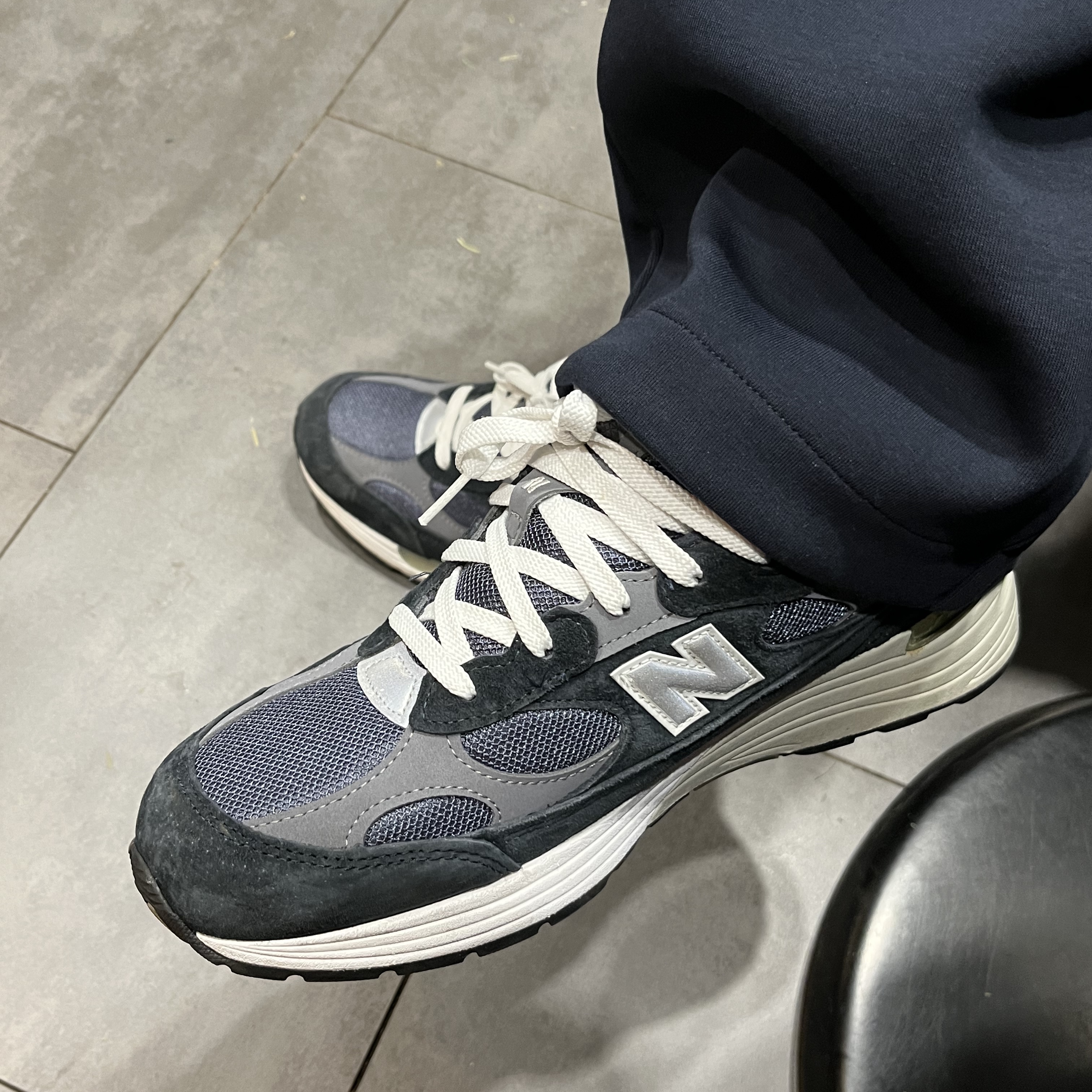 New Balance 992 Made in USA Navy 착용 스타일 - 2