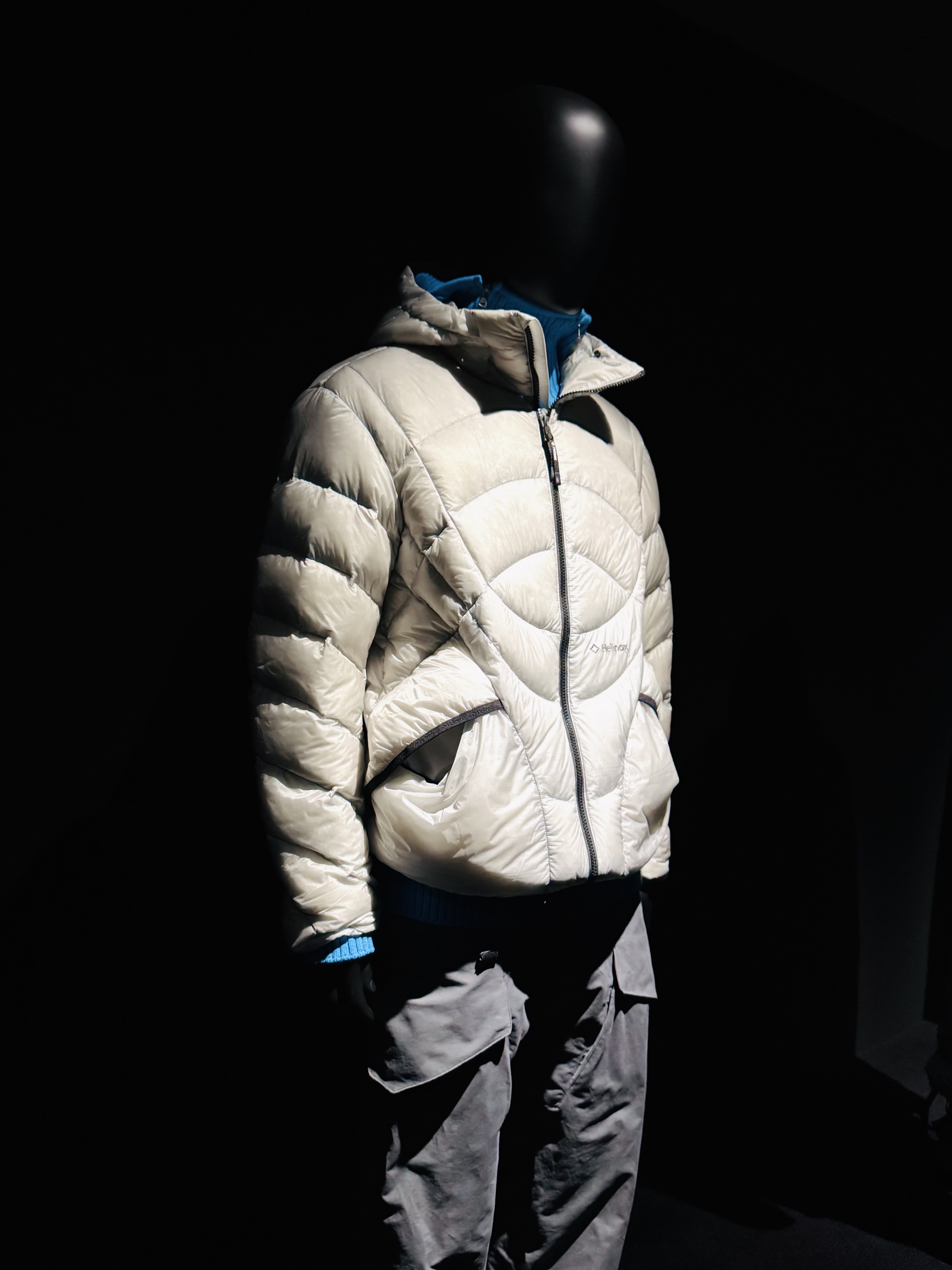 Helinox Wear Eclipse Pack Down Jacket Light Gray 착용 스타일 - 2