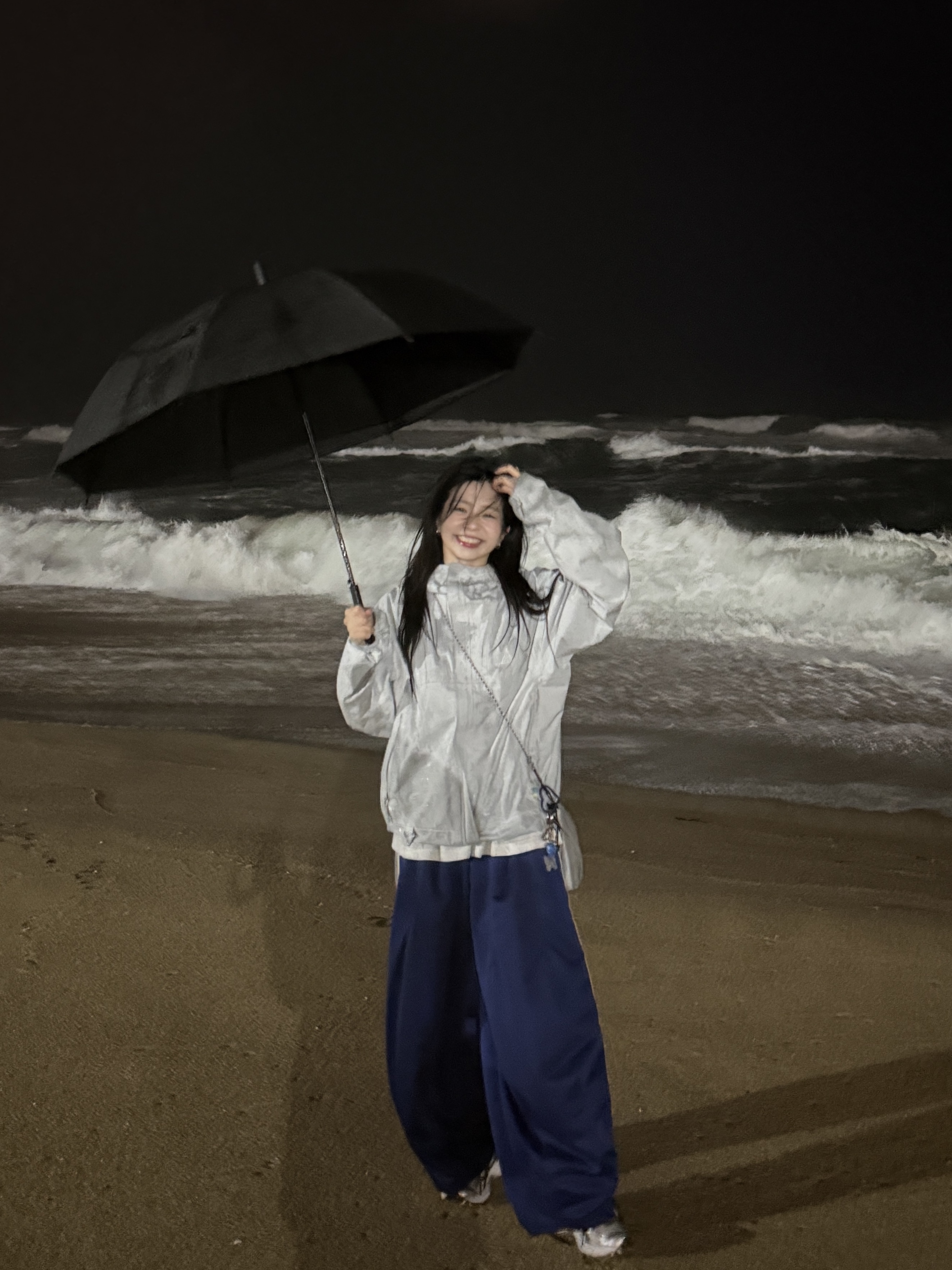 Nike ACG Storm-Fit ADV Cascade Rains Full Zip Jacket Photon Dust - Asia, And Wander UL Sacoche with Dyneema Off White 착용 스타일 - 3