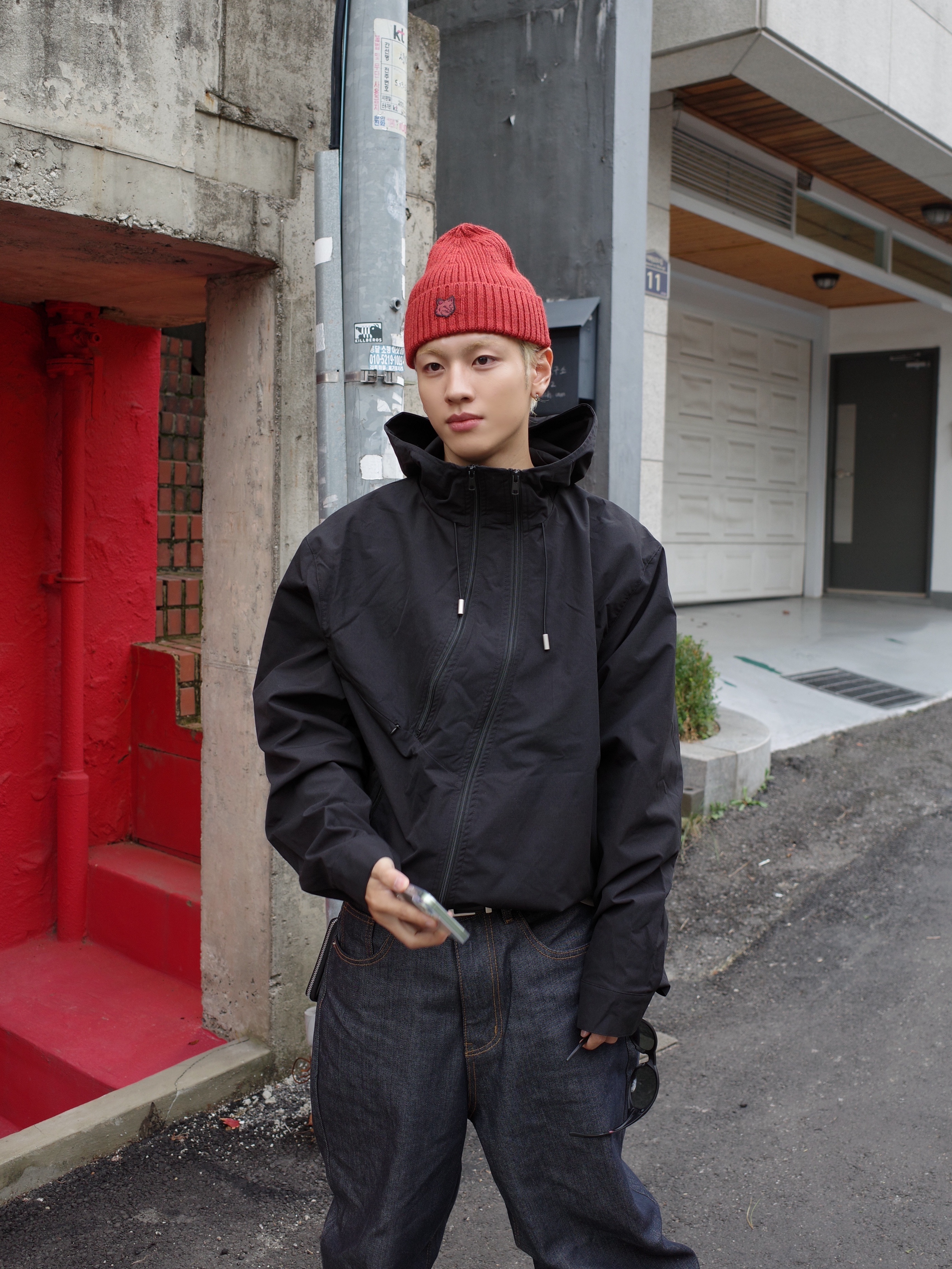 Maison Kitsune Fox Head Patch Ribbed Beanie Wine Lees 착용 스타일