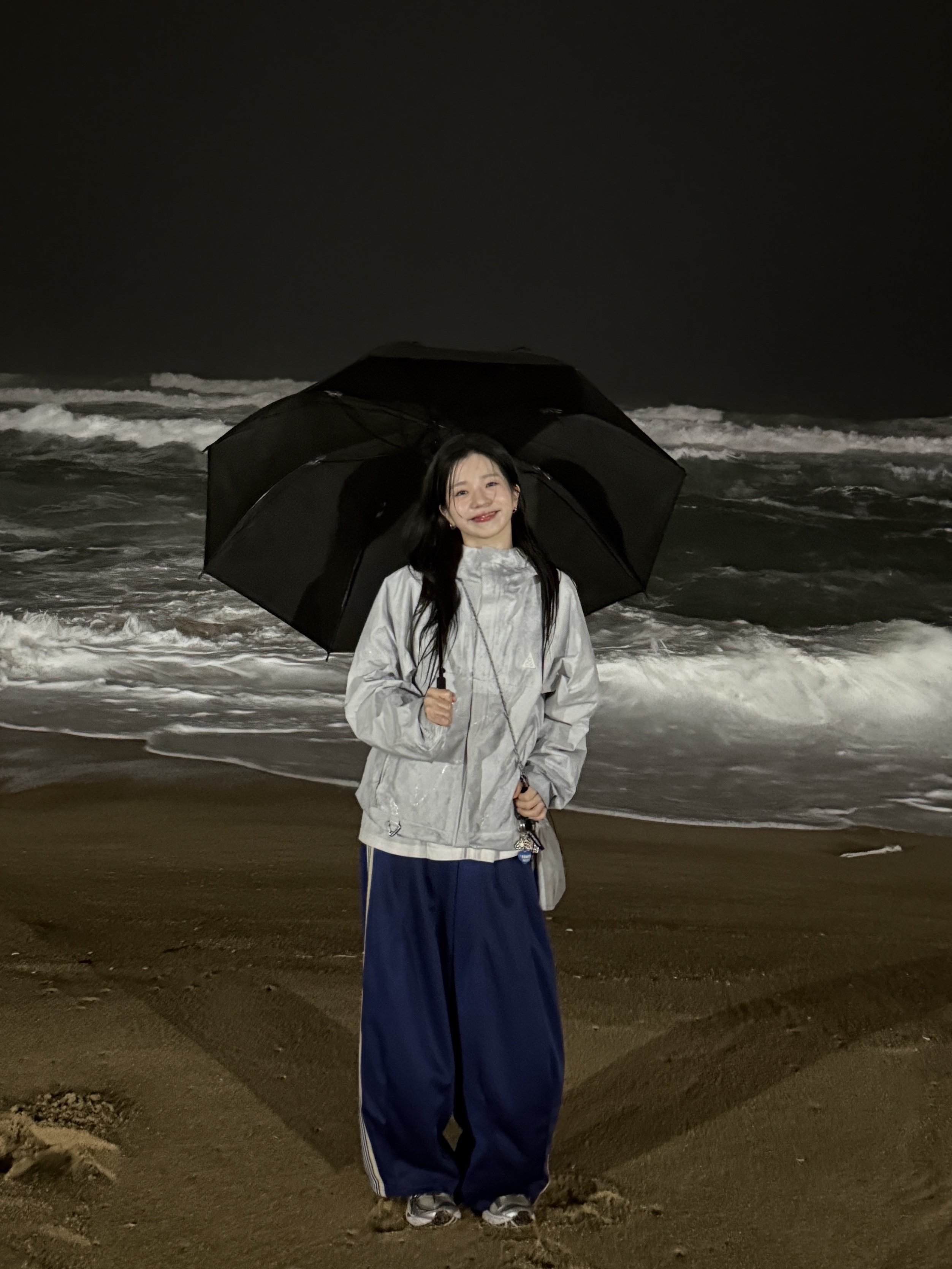 Nike ACG Storm-Fit ADV Cascade Rains Full Zip Jacket Photon Dust - Asia, And Wander UL Sacoche with Dyneema Off White 착용 스타일 - 1