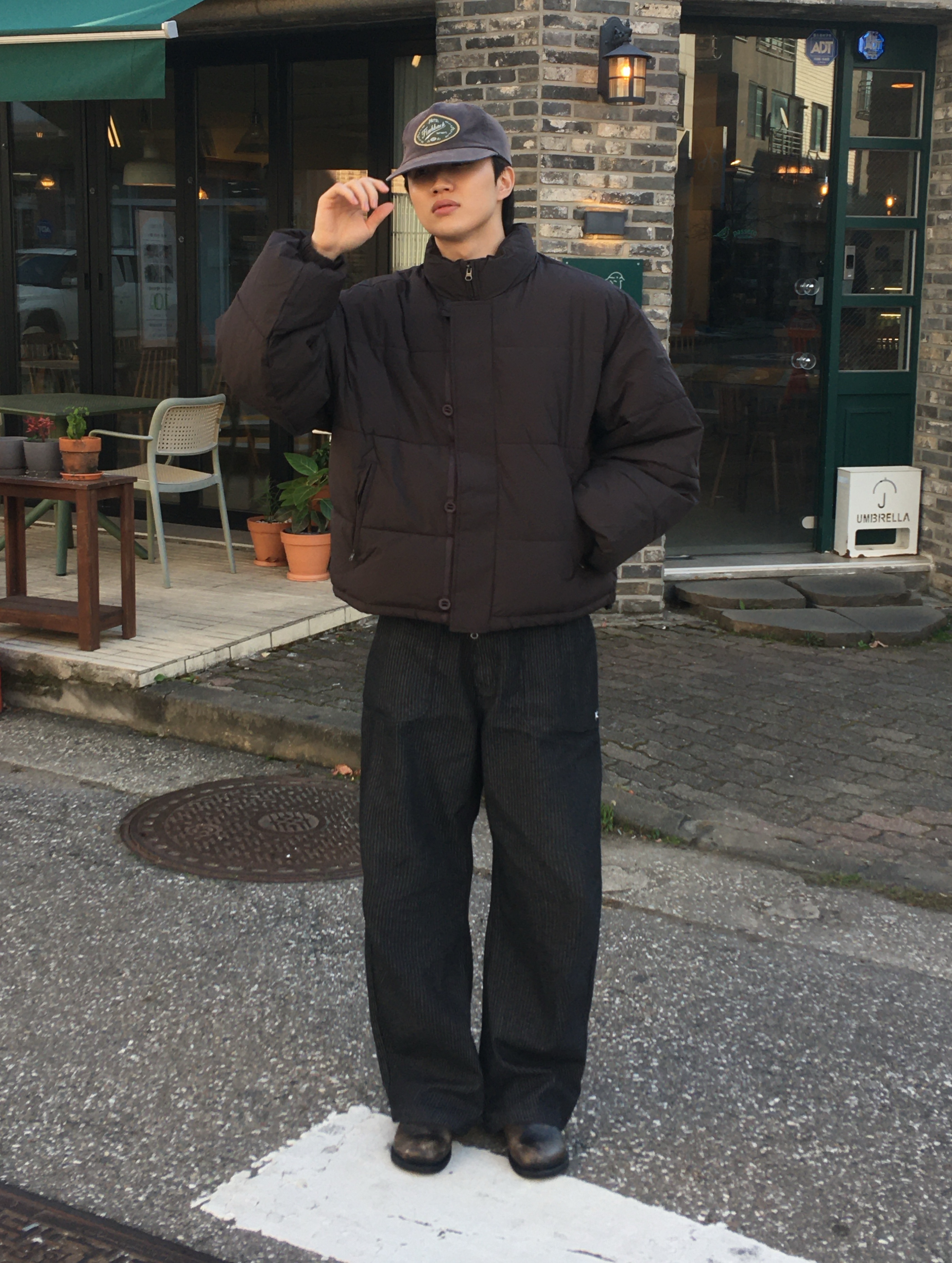 [6% 적립] NegativeThree Oblique Derby Shoe Black Beige, The Coldest Moment TCM Starfish Pin Stripe Pants Black 착용 스타일 - 1