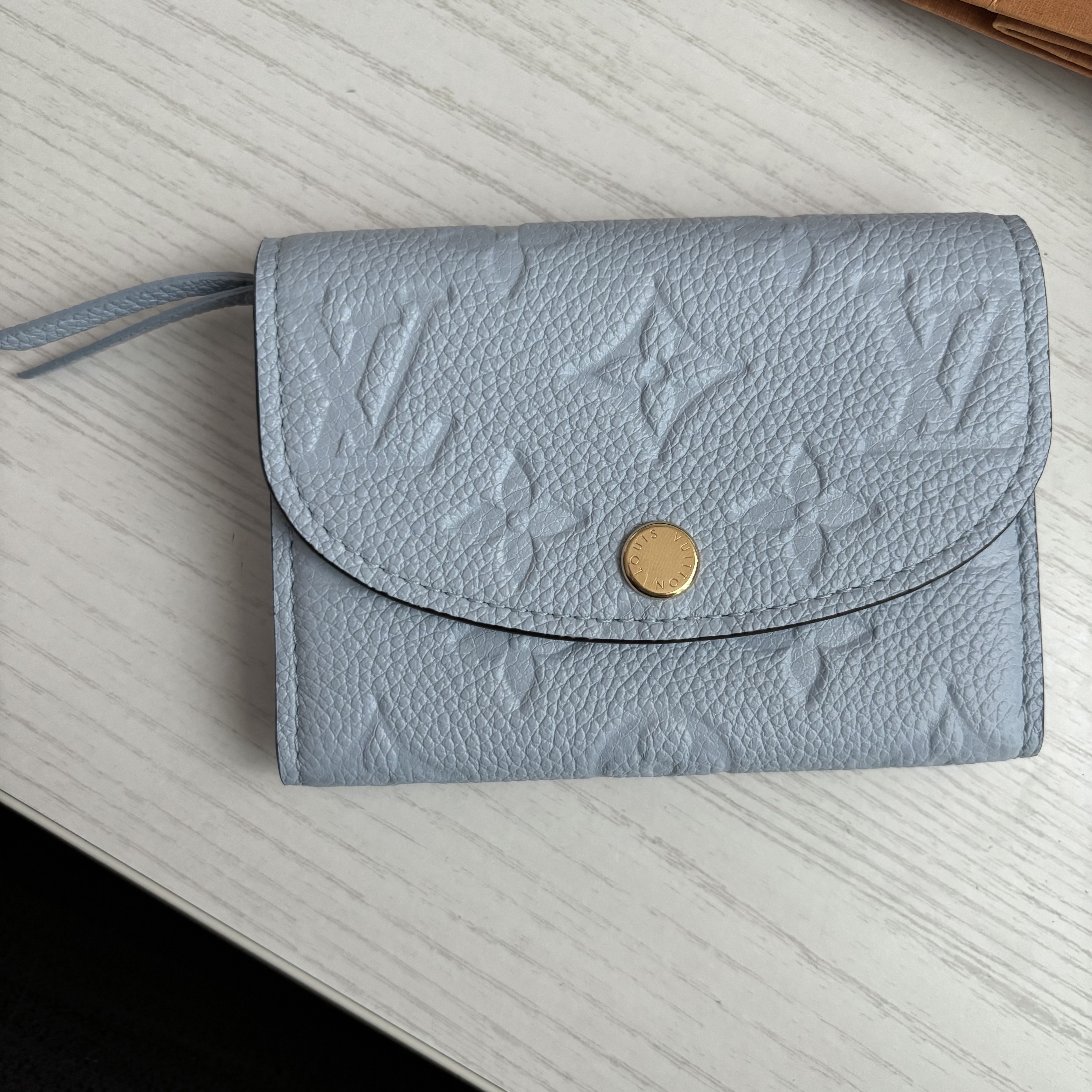 Louis Vuitton Rosalie Coin Purse Monogram Empreinte Blue Hour 착용 스타일