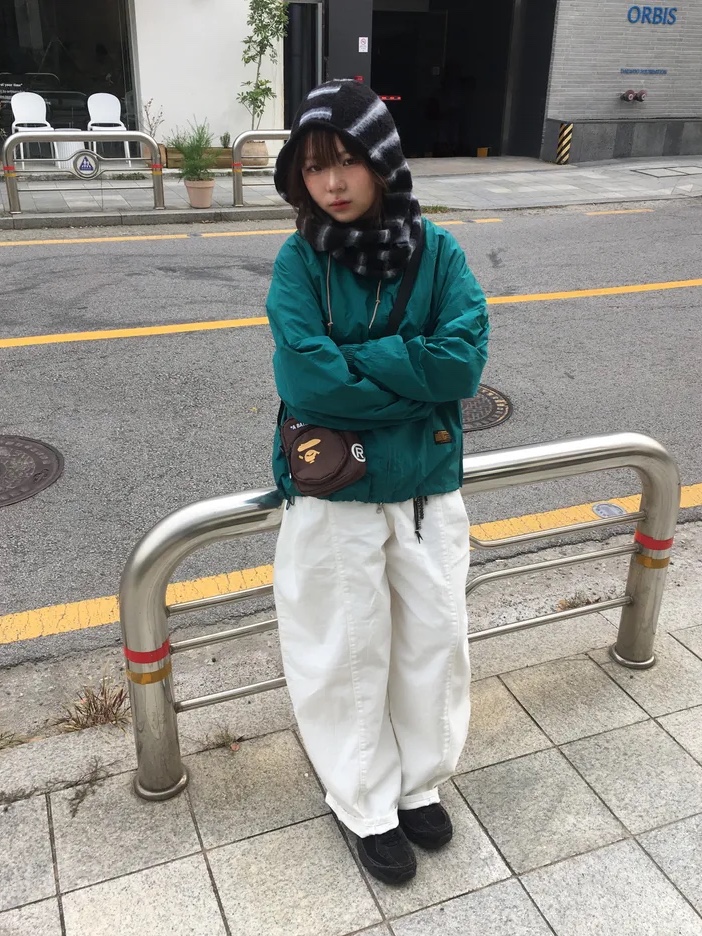 QT8 GARMENTS Nostalgia Windbreaker Green 착용 스타일 - 3