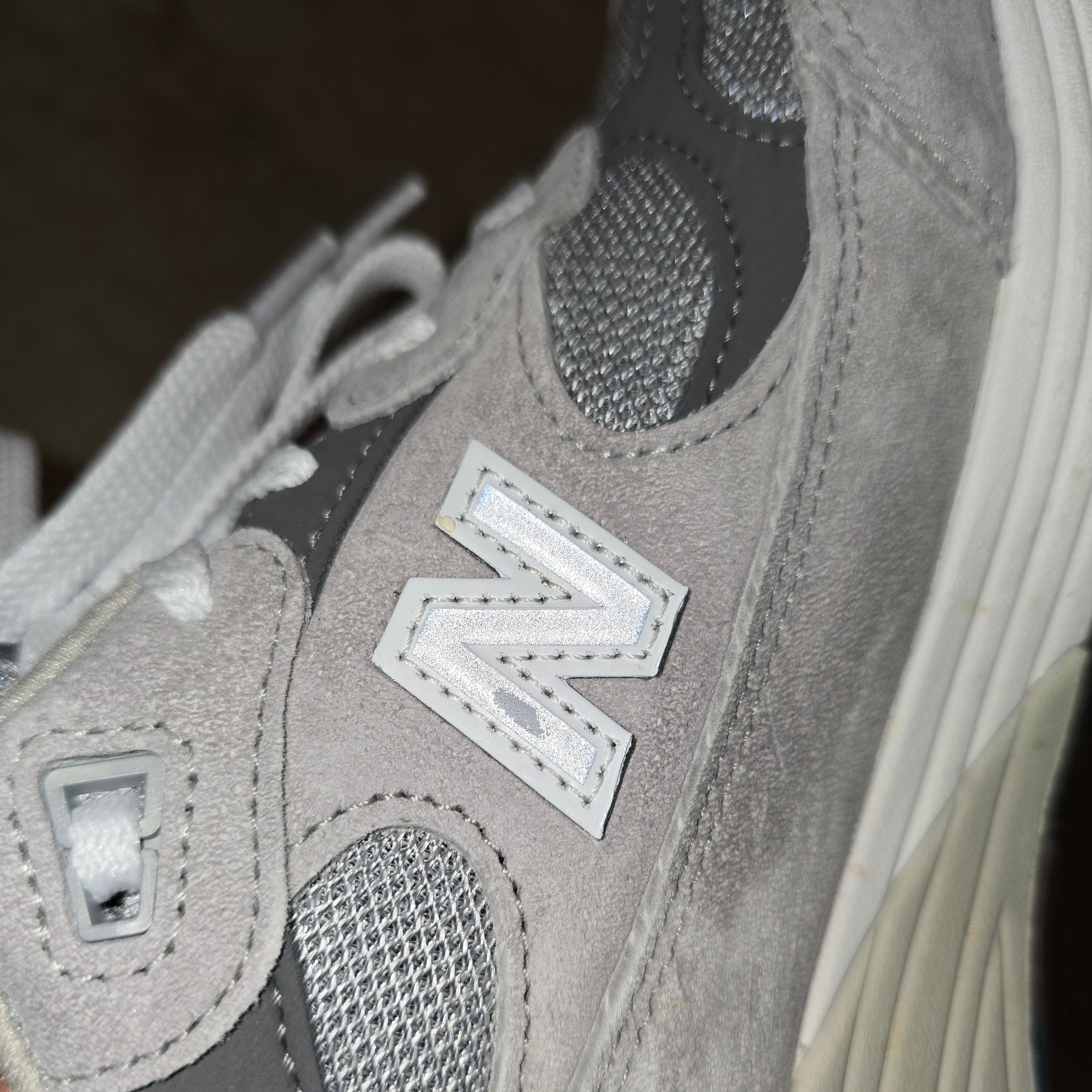 New Balance 992 Made in USA Core Grey Silver Metallic 착용 스타일 - 2