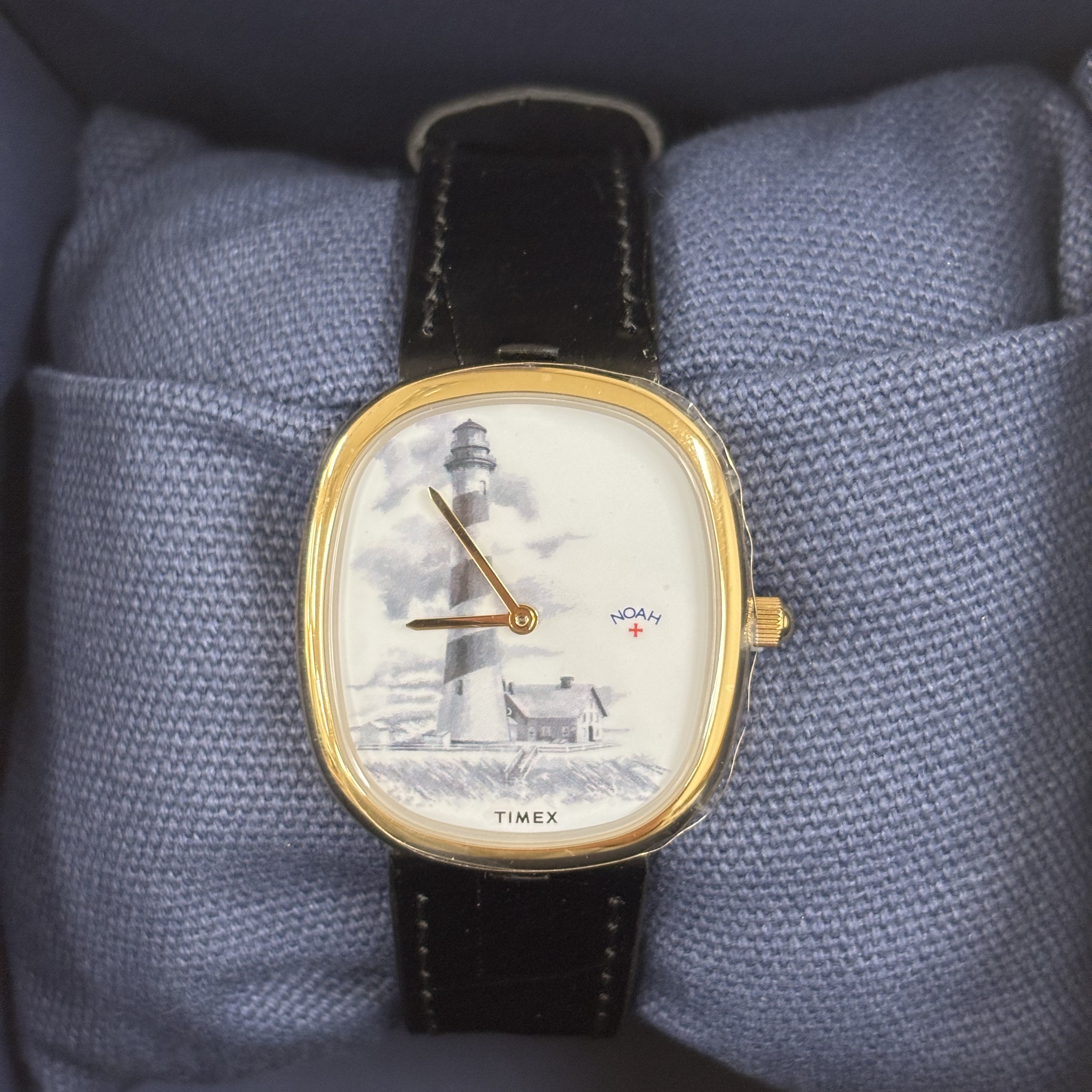 Timex x Noah Lighthouse Watch Black Gold 착용 스타일