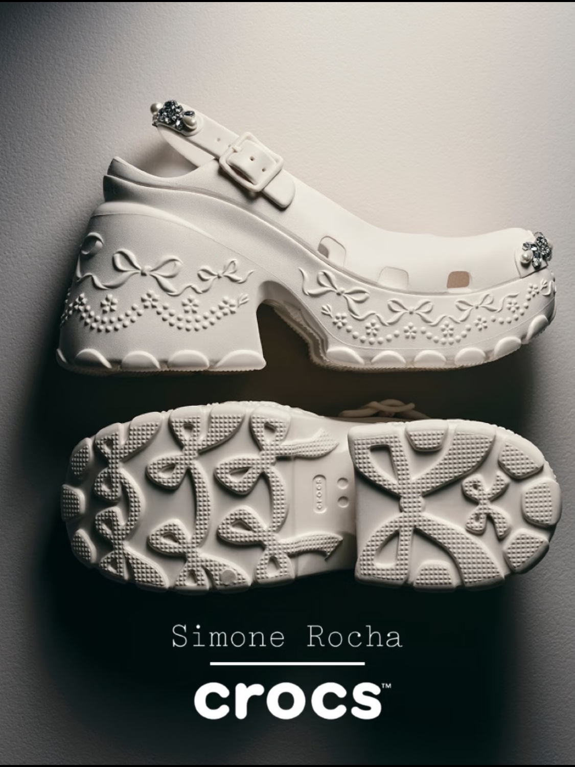 Crocs x Simone Rocha Trailbreak 2 Black, (W) Crocs x Simone Rocha Ballerina Platform Clog Black 착용 스타일 - 5