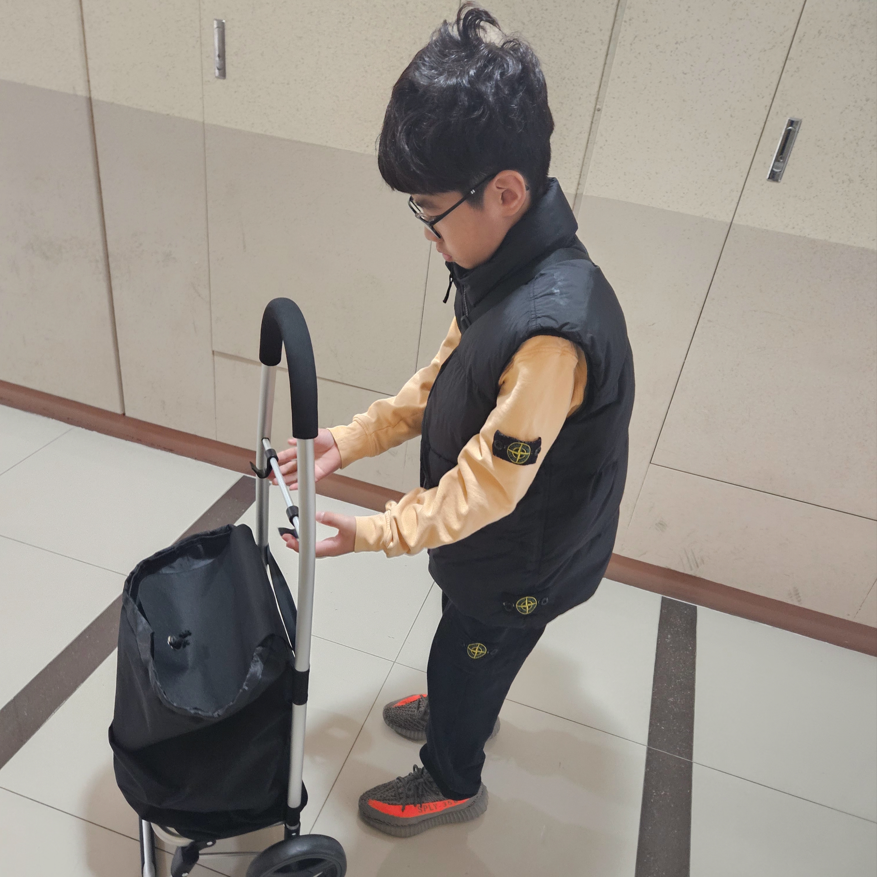 (Kids) Stone Island G0123 Crinkle Reps Recycled Nylon Down Vest Black - 24FW, Adidas Yeezy Boost 350 V2 Beluga - Reflective 착용 스타일 - 1