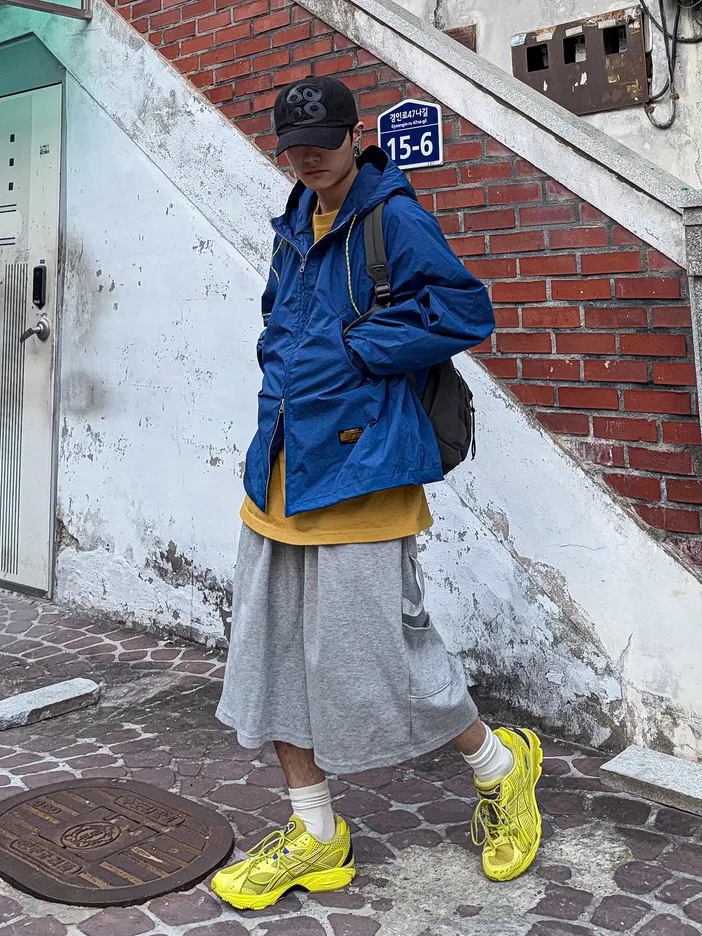 QT8 GARMENTS Nostalgia Windbreaker Blue 착용 스타일 - 1