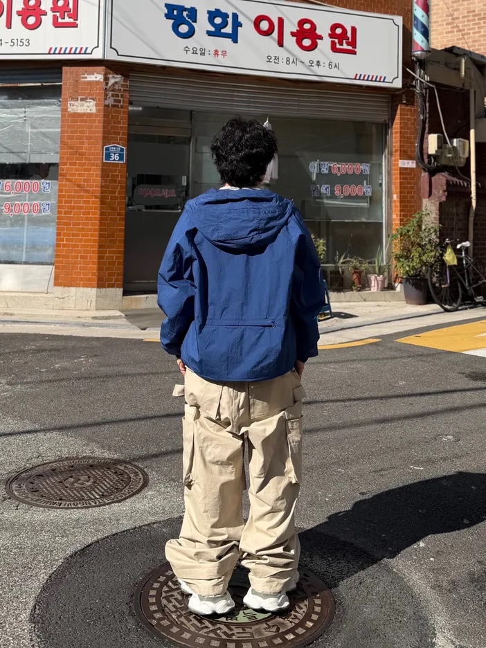 QT8 GARMENTS Nostalgia Windbreaker Blue 착용 스타일 - 3