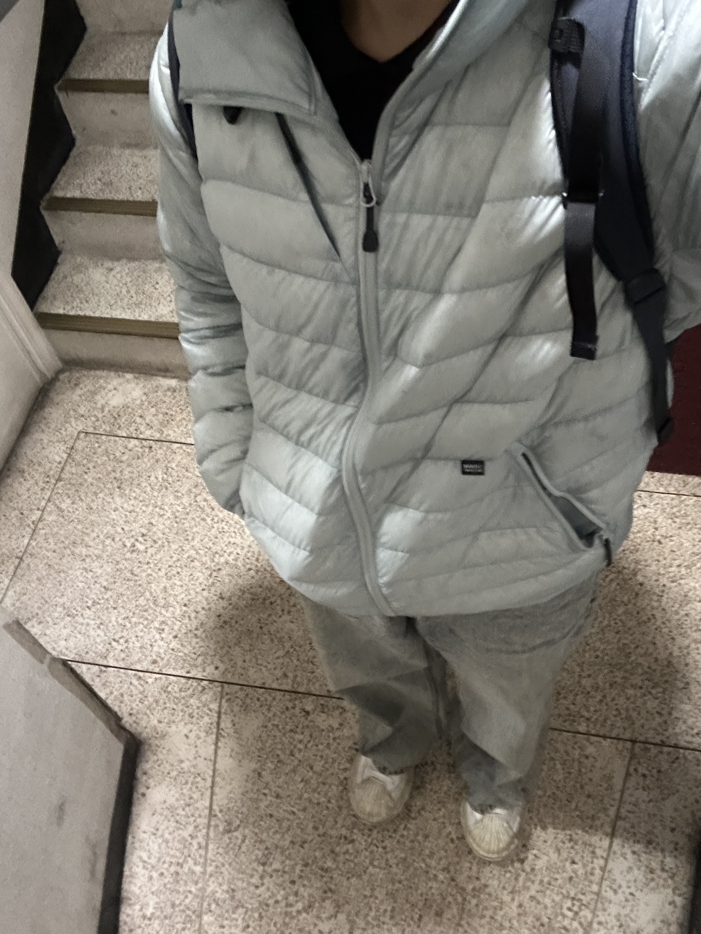 SIERRA DESIGNS Muir Lightweight Goose Down Hooded Jacket Light Grey 착용 스타일