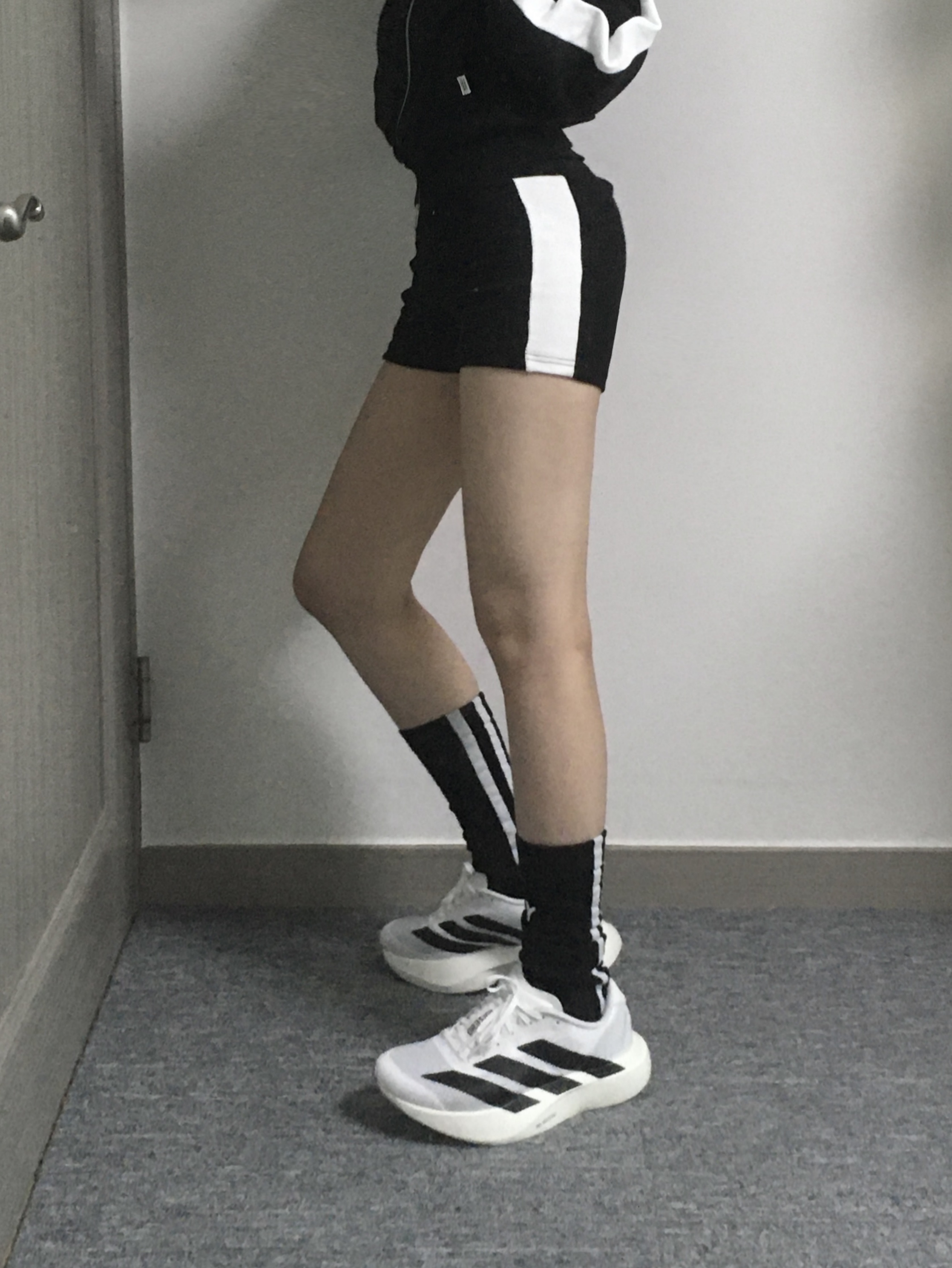Adidas Adizero EVO SL Cloud White Core Black, (W) Adidas Adizero EVO SL Cloud White Core Black 착용 스타일 - 2