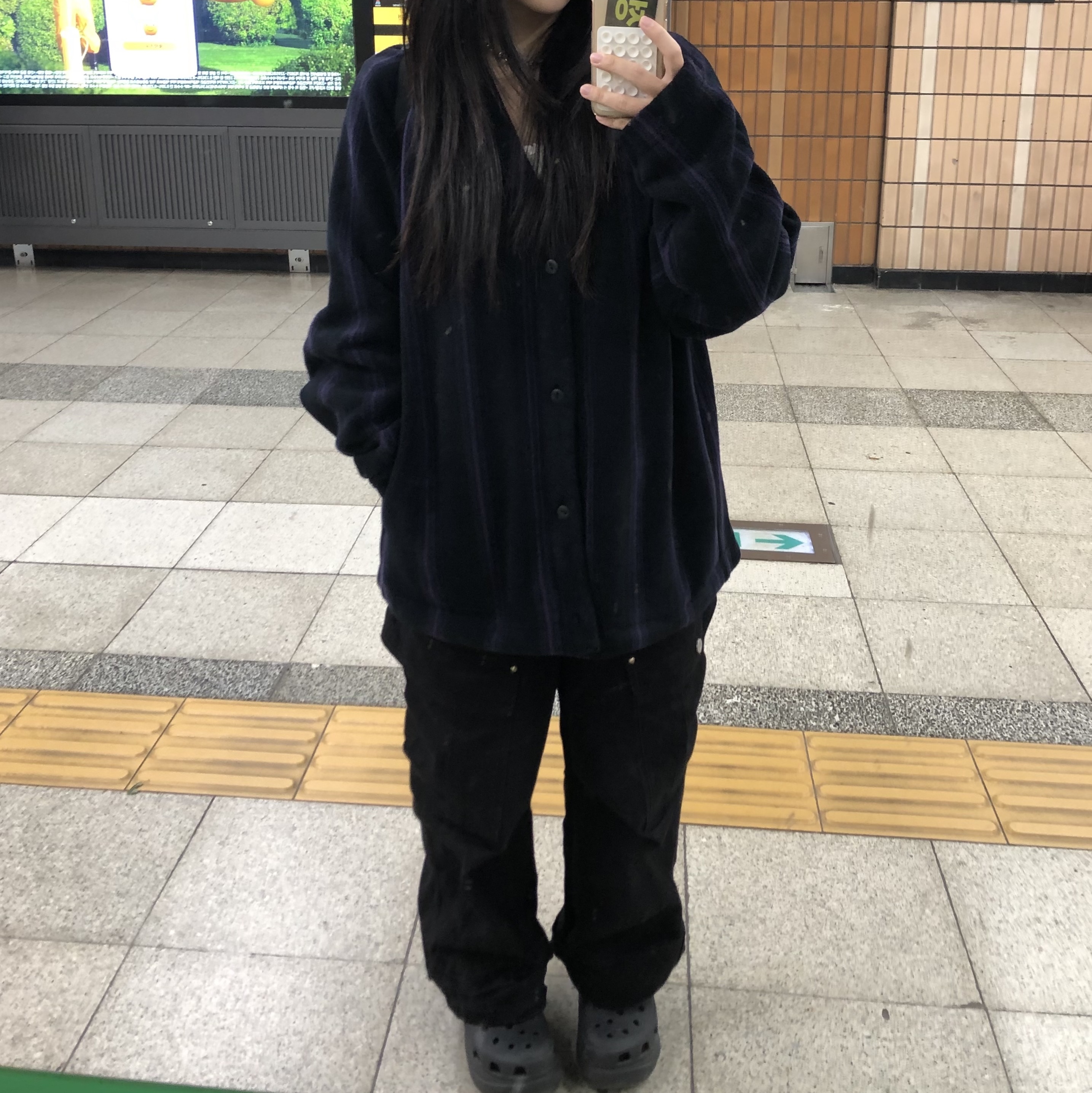 Uniqlo x Needles Fleece Oversized Cardigan Black - KR 착용 스타일