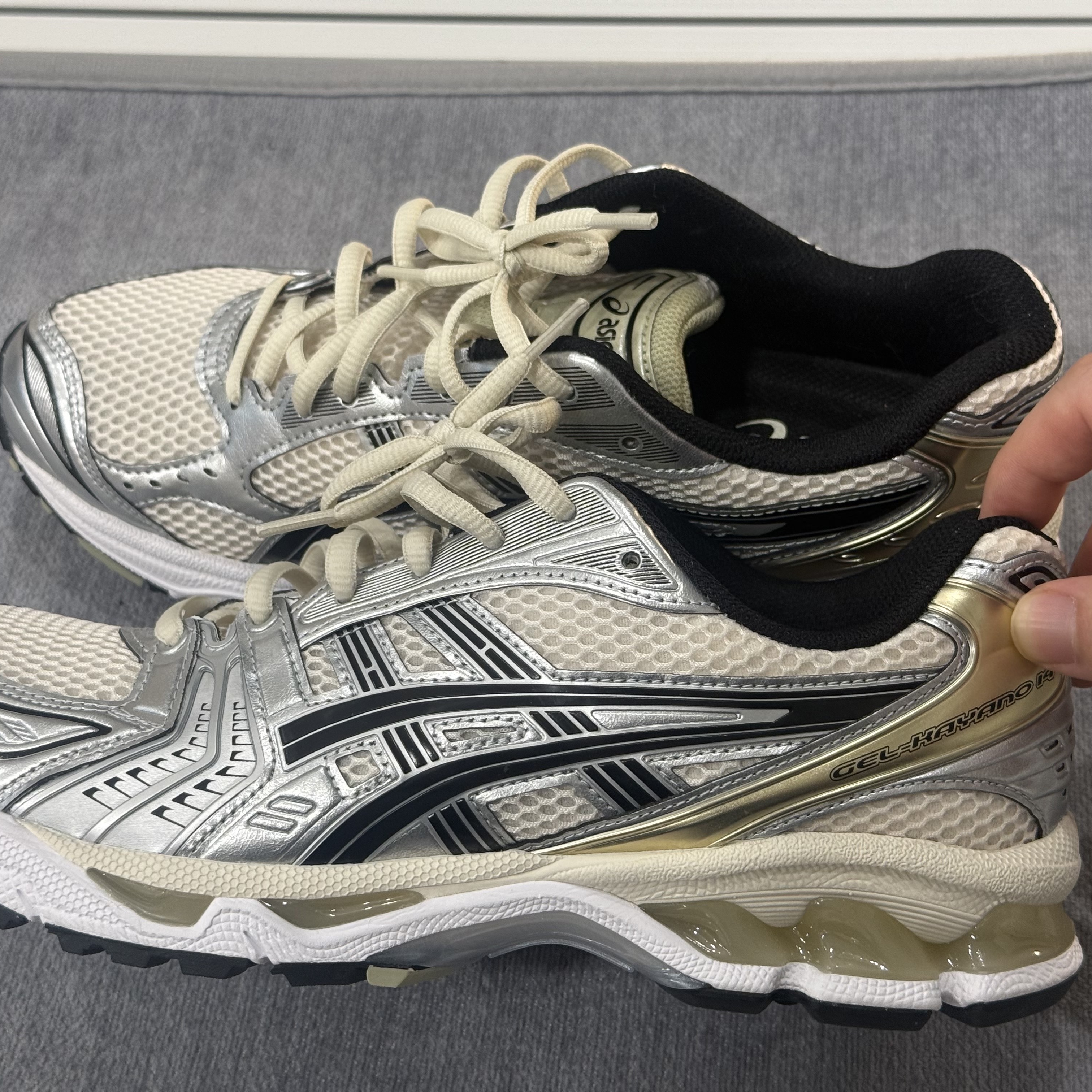 Asics Gel-Kayano 14 Birch Pure Silver 착용 스타일 - 1