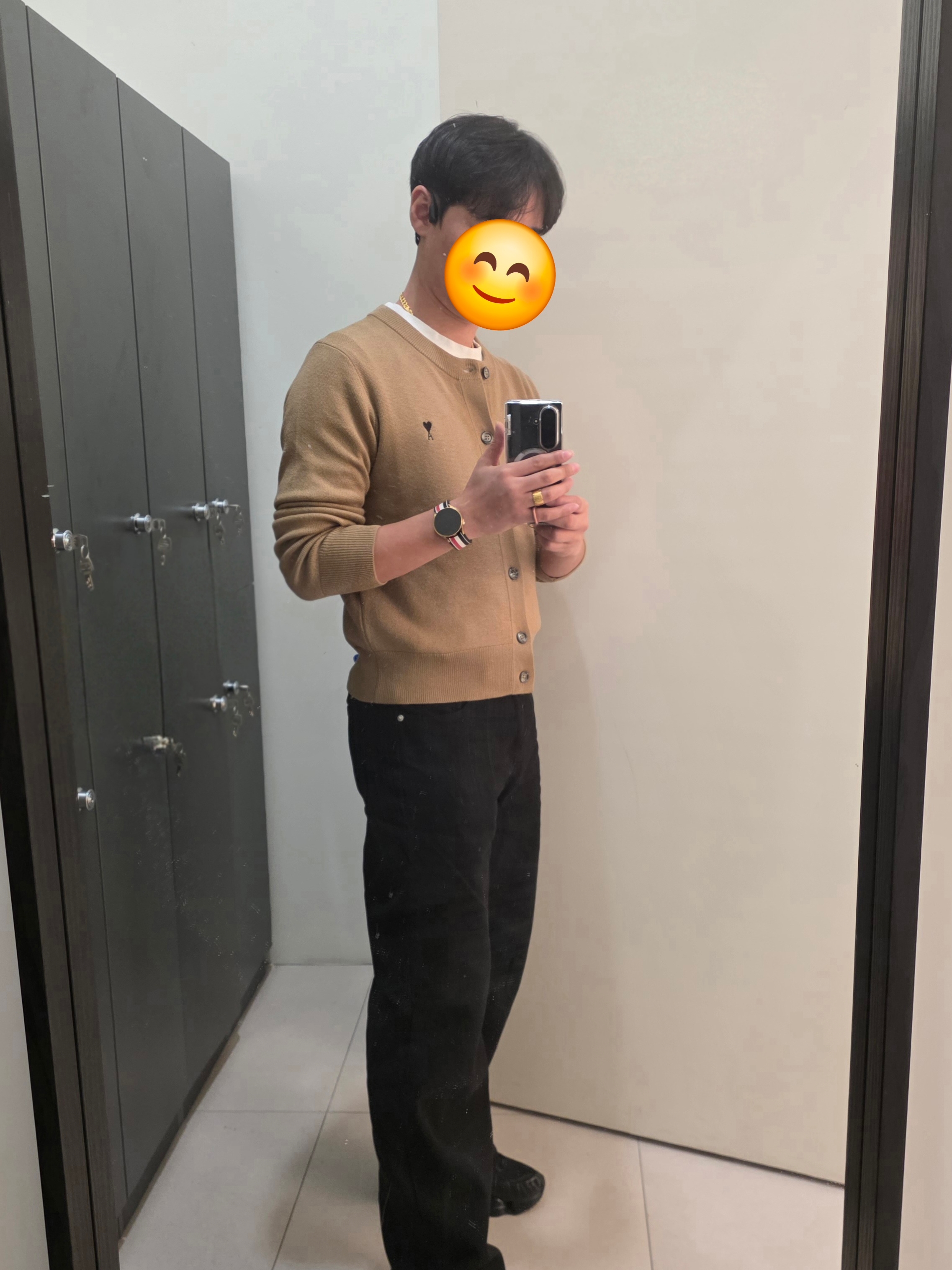 (W) AMI Cardigan Camel, (W) Nike Shox TL Black and Max Orange 착용 스타일