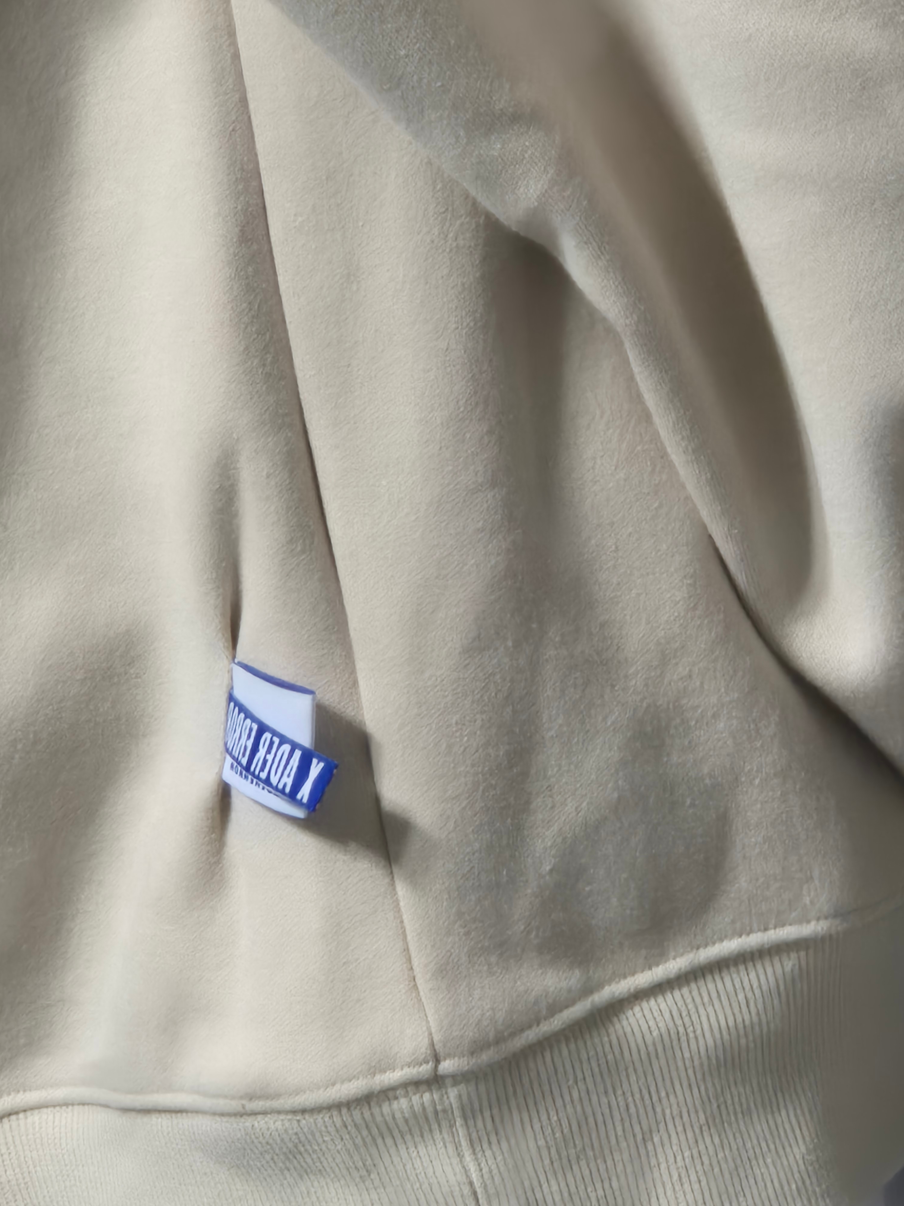 Maison Kitsune x Ader Error Meditation Fox Sweatshirt Ivory 착용 스타일 - 3
