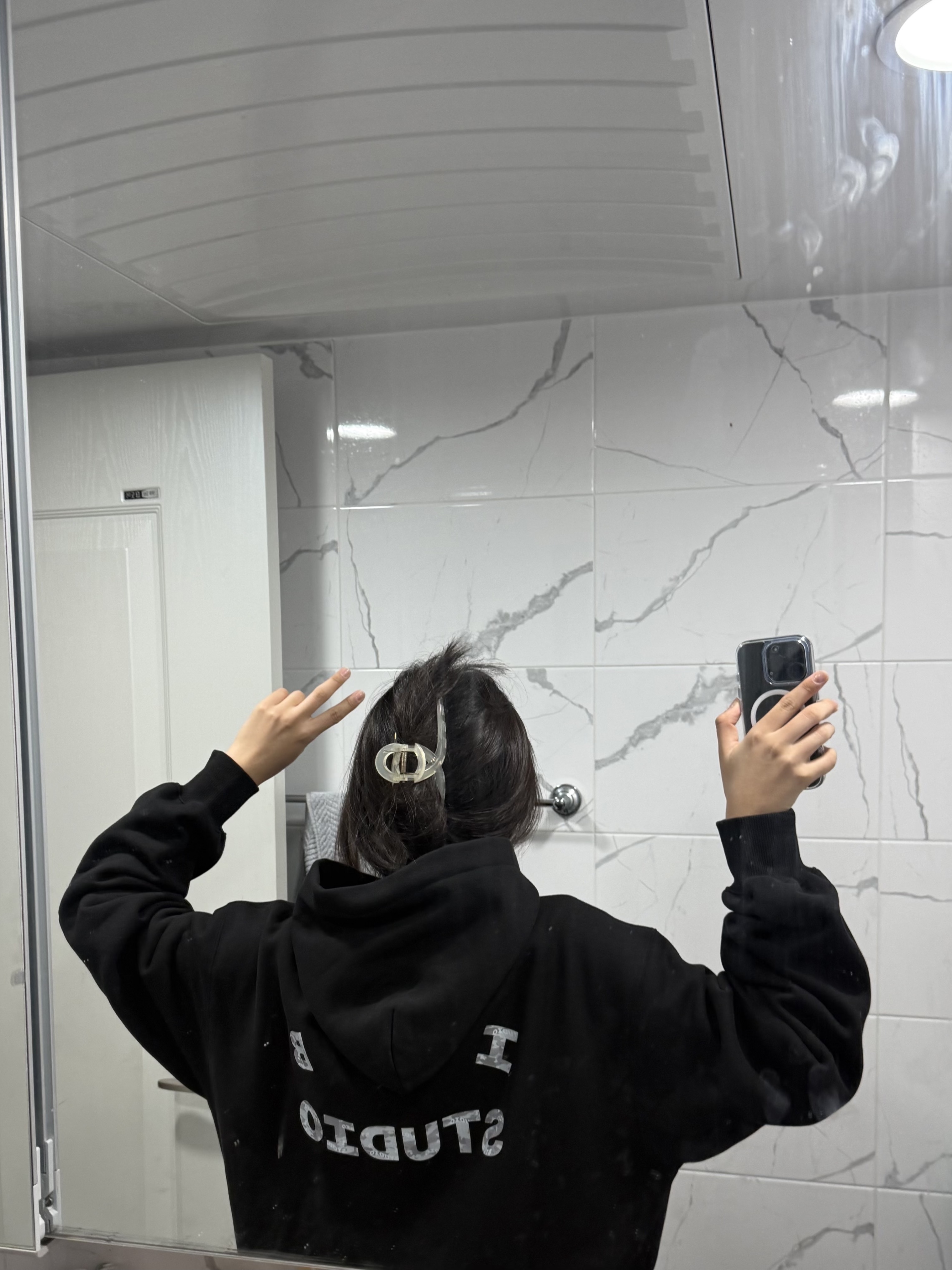 IAB Studio IAB Camo Logo Hoodie Black 착용 스타일 - 3