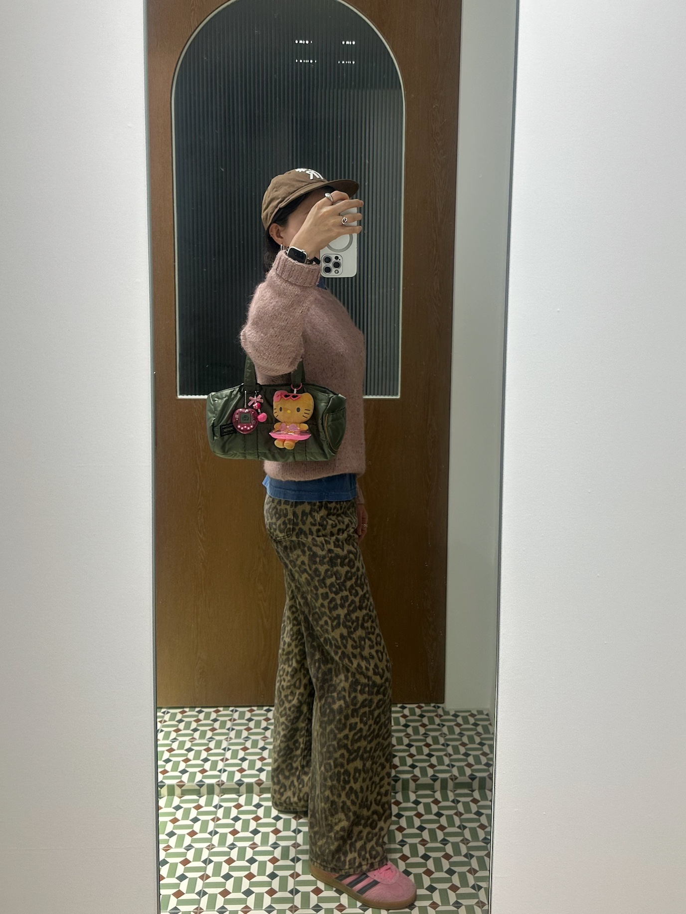 Porter Tanker Duffle Bag S Sage Green, (W) Adidas Gazelle Indoor Bliss Pink 착용 스타일 - 2