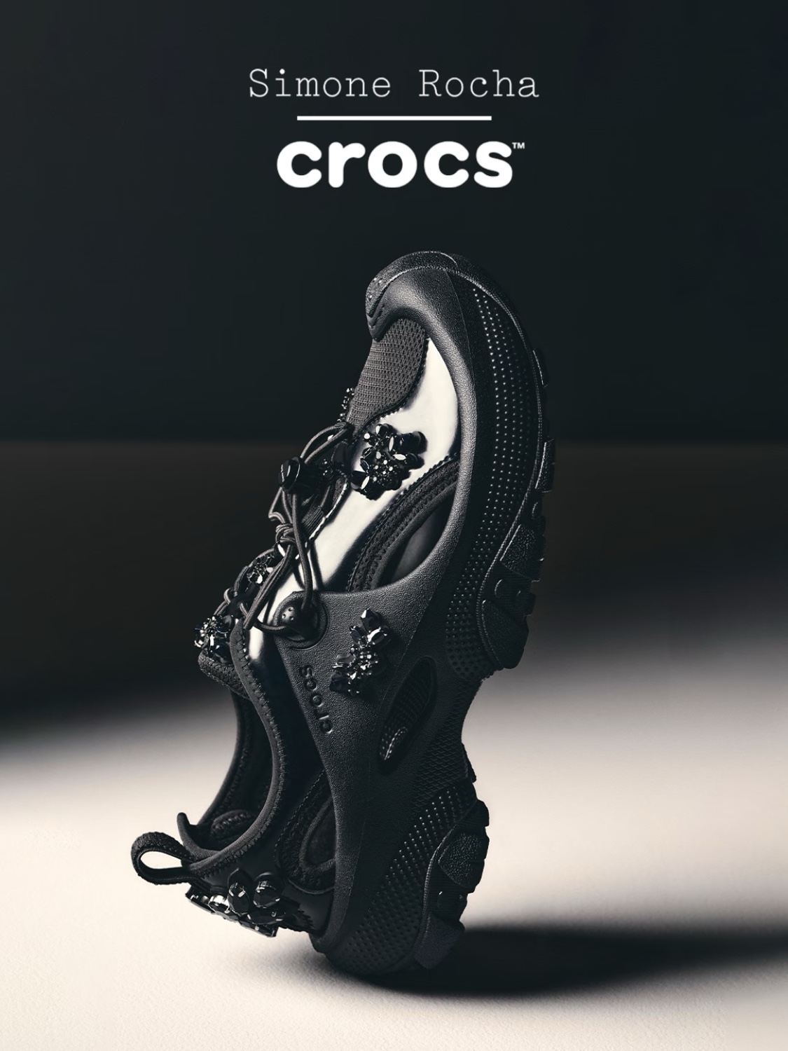 Crocs x Simone Rocha Trailbreak 2 Black, (W) Crocs x Simone Rocha Ballerina Platform Clog Black 착용 스타일 - 3