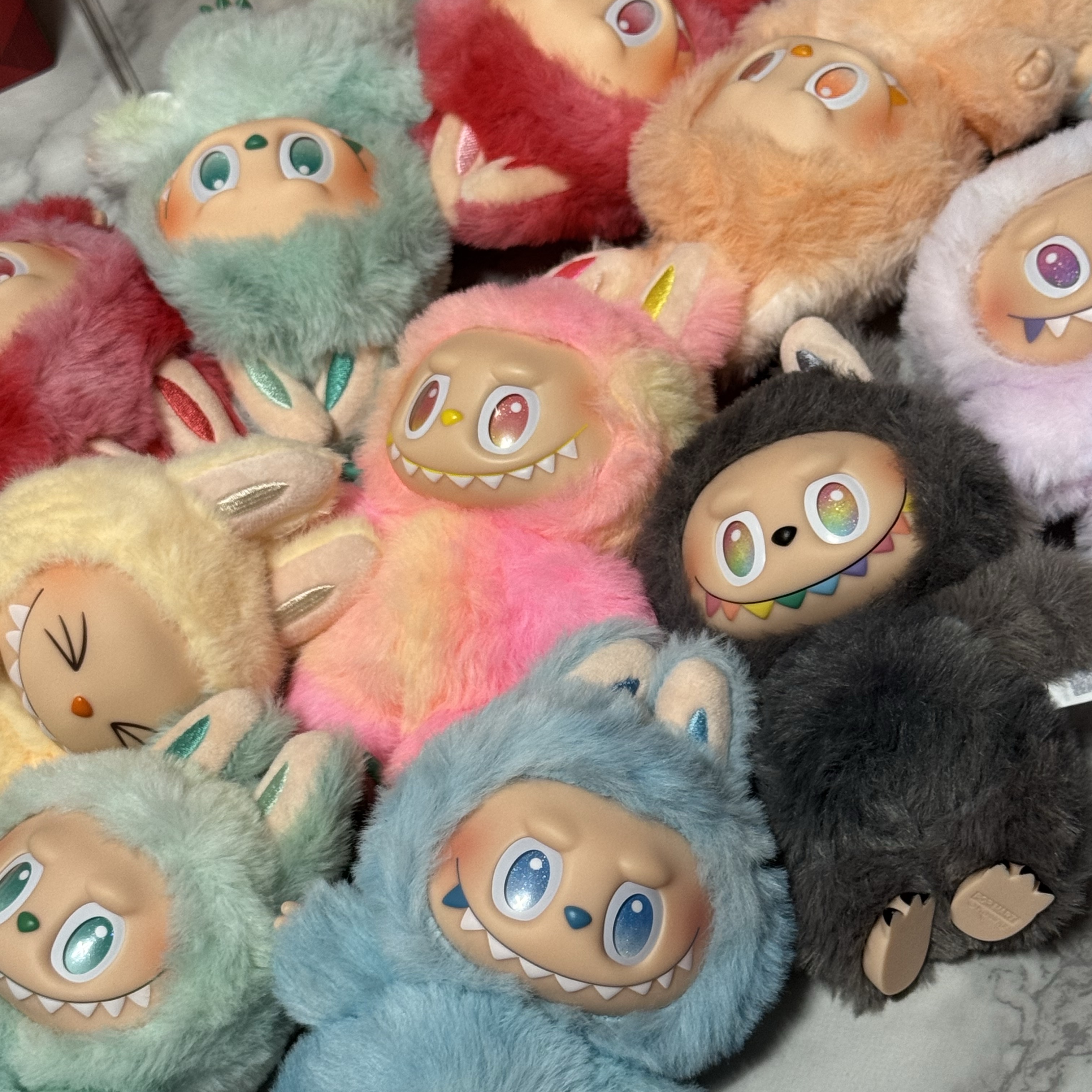 Pop Mart Labubu The Monsters Highlight Series Sealed Case (1 Blind Box), Pop Mart Labubu The Monsters Highlight Series ID Keyring (Opened Case) 착용 스타일 - 2