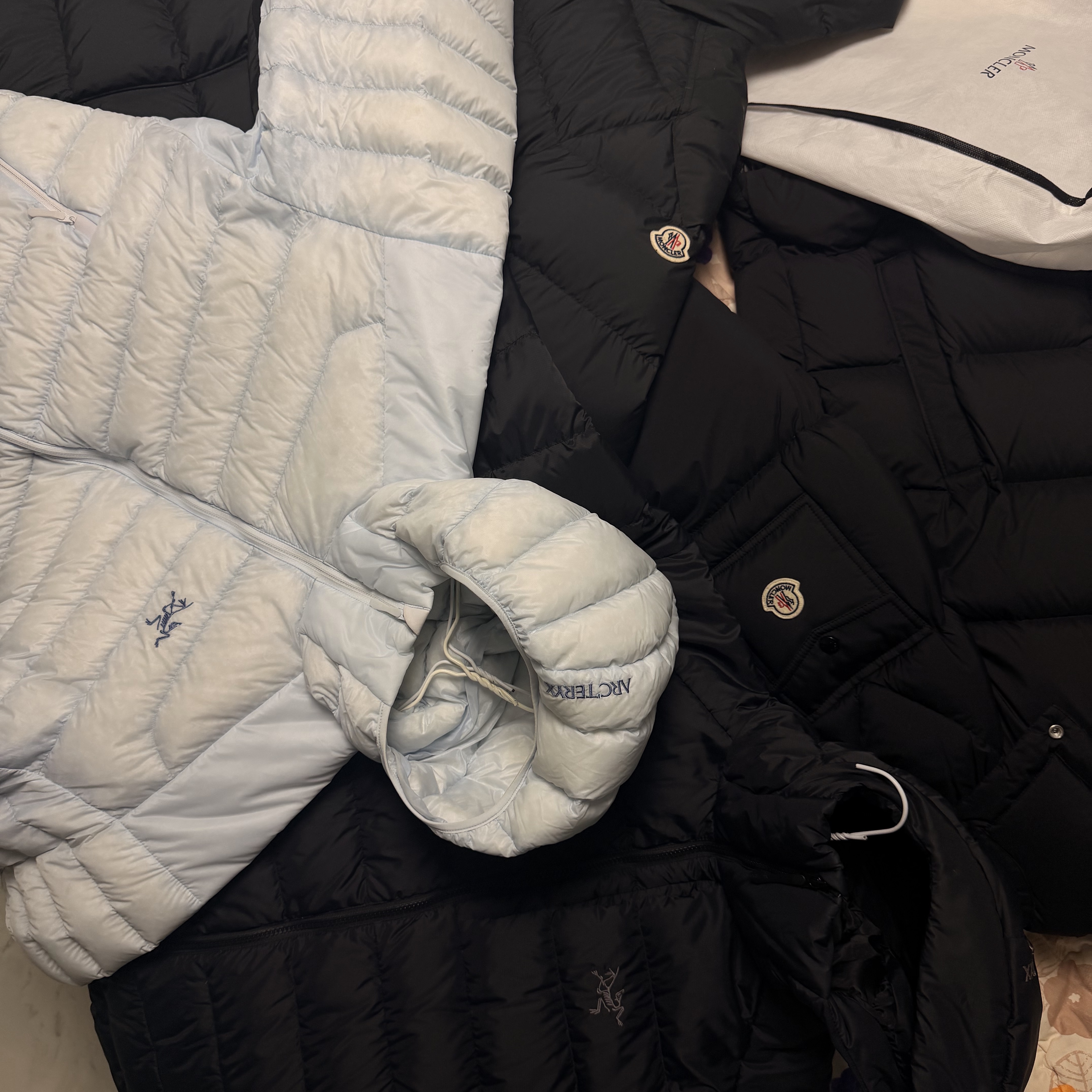 Moncler Vezere Short Down Jacket Black - 24FW, Arc'teryx Cerium Hoody Daybreak 착용 스타일