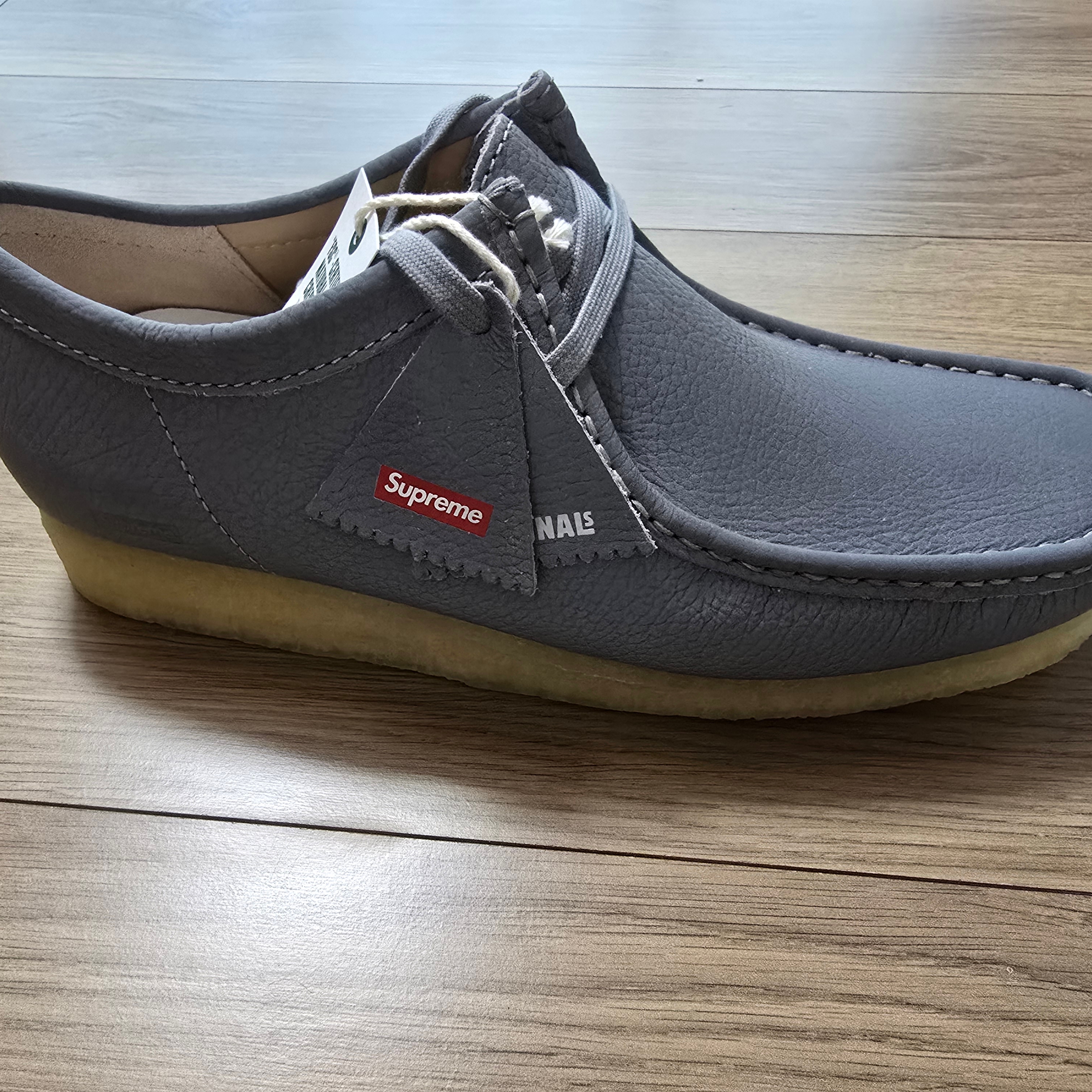 Clarks x Supreme Reflective Wallabee Silver - 25SS 착용 스타일 - 2