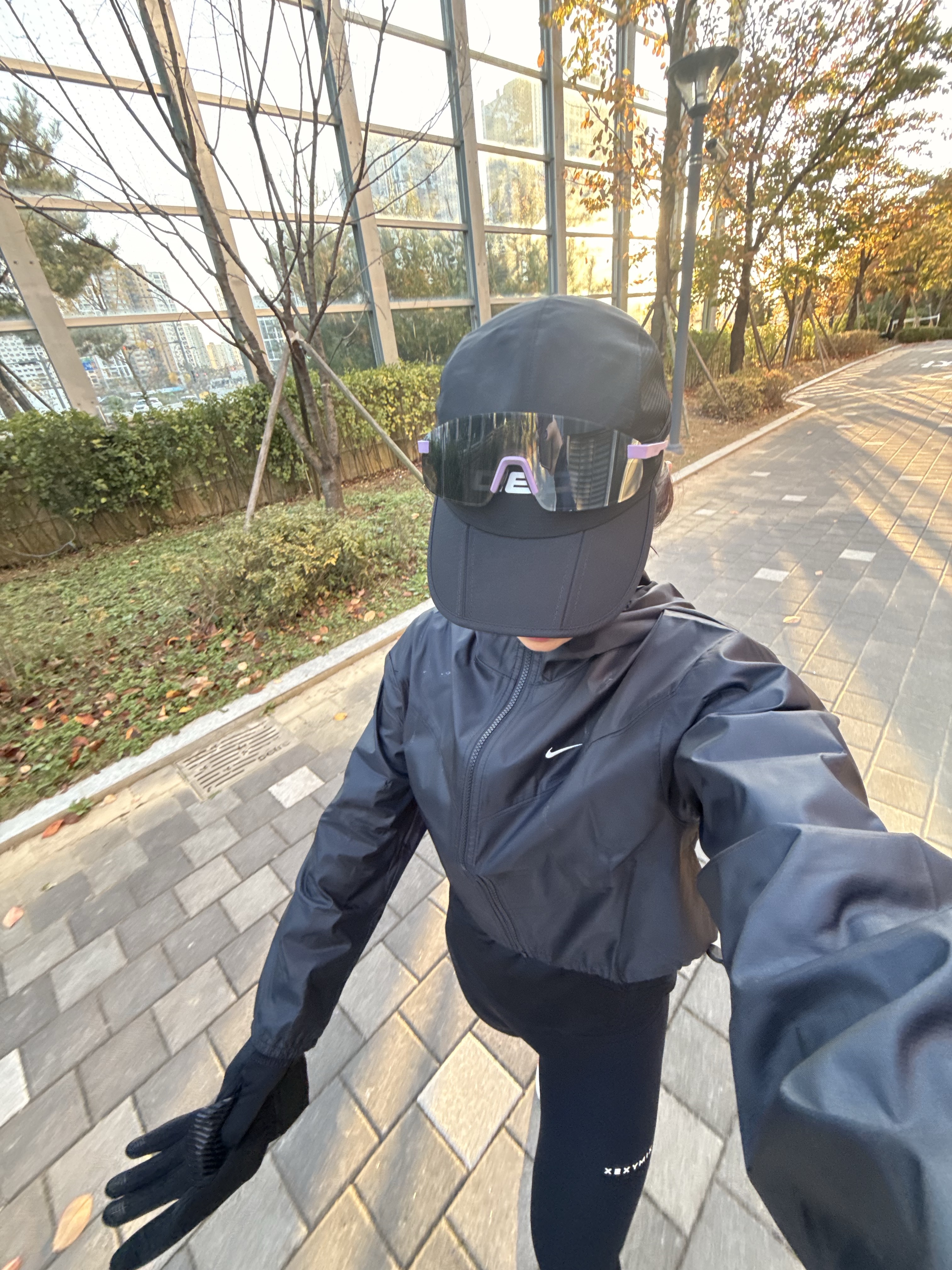 (W) Nike NSW Windrunner Loose Woven Hooded Jacket Black White - Asia, CEP Core Run Mid Cut Socks V5 Pink 착용 스타일 - 2